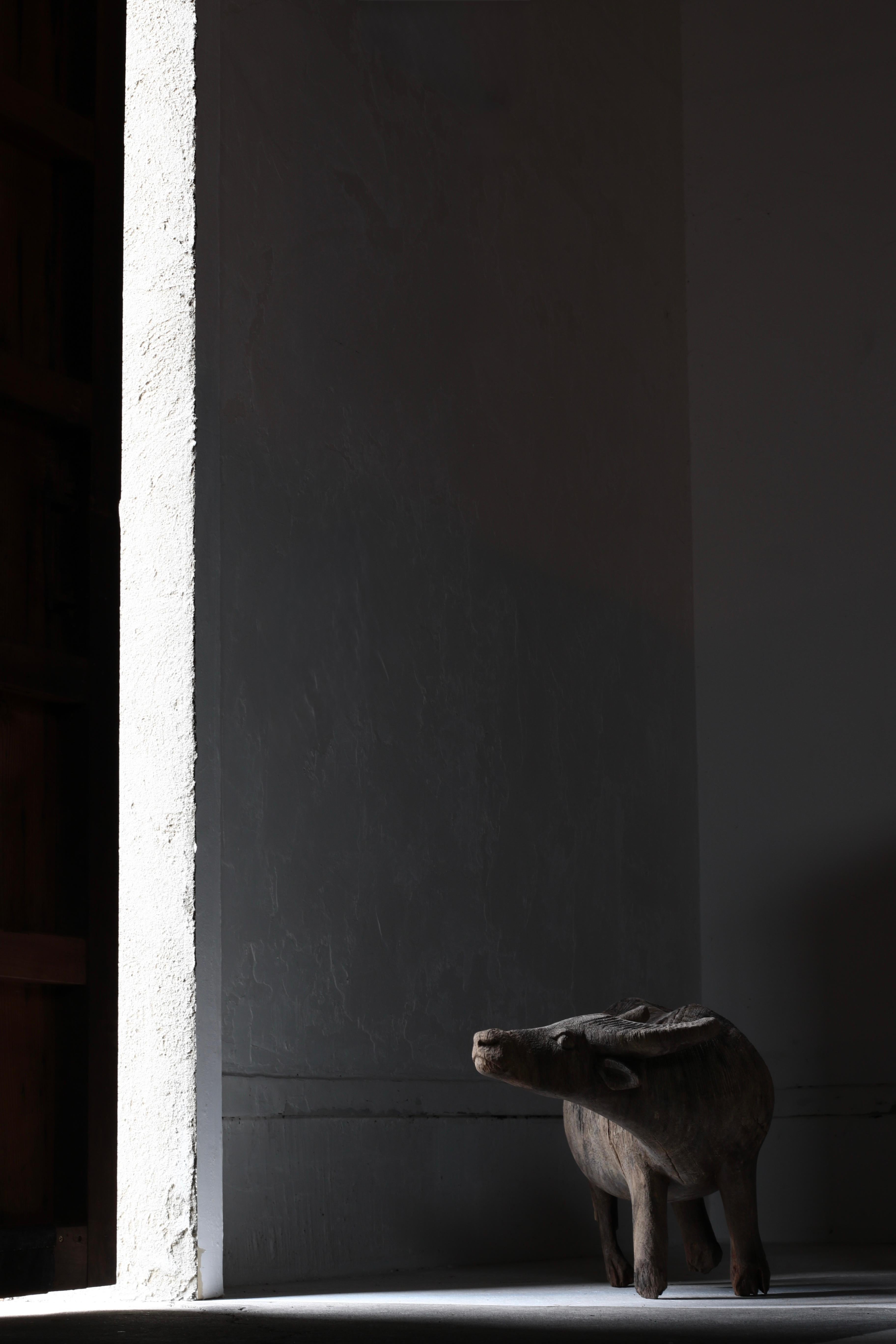 Antiguo búfalo de agua japonés tallado en madera/ Figurilla de madera/ Wabi-Sabi Primitivo en venta 11