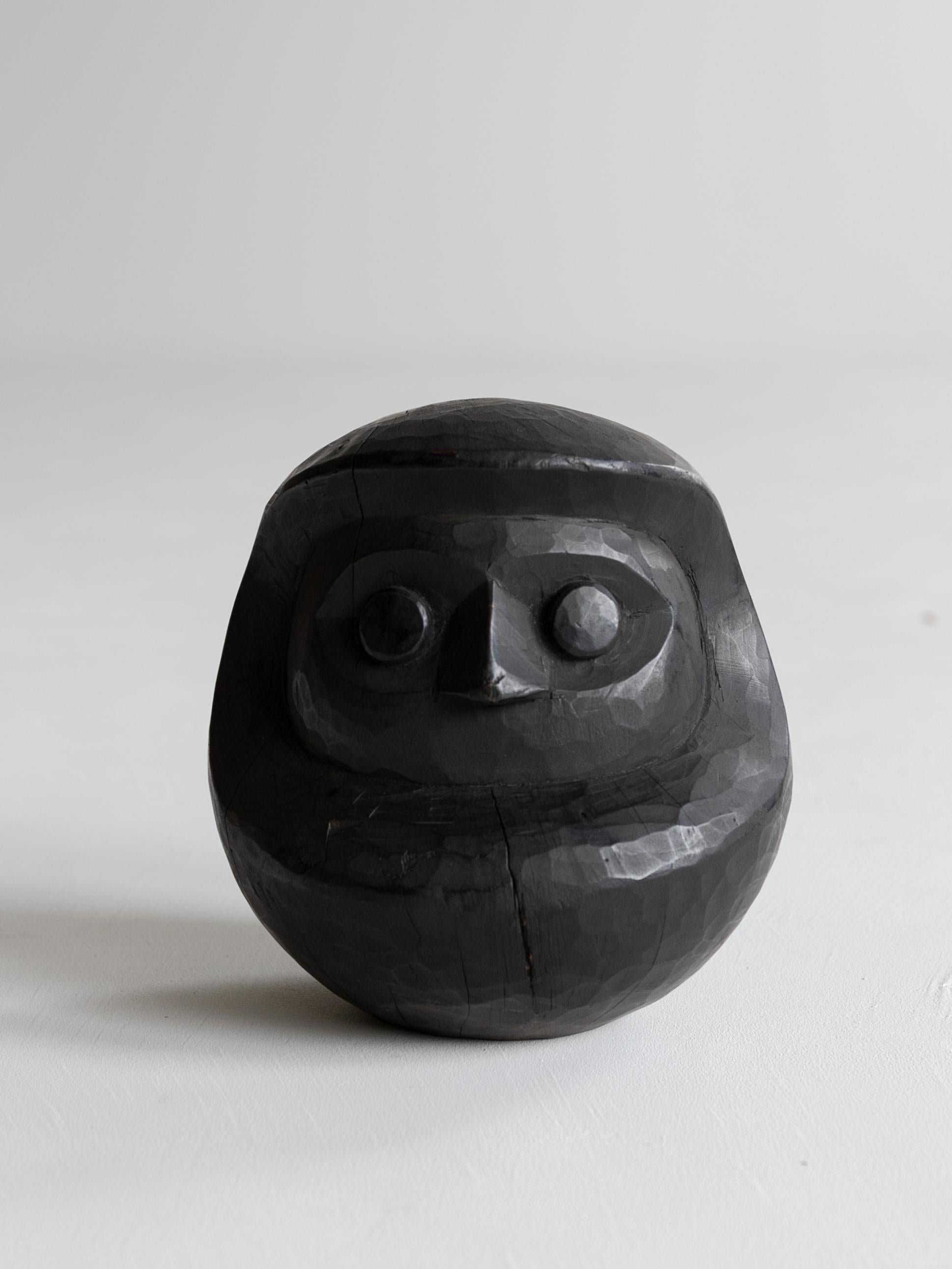 Japanese Antique Wood Carving Black Daruma 1860s-1920s / Wabi Sabi Sculpture For Sale 4