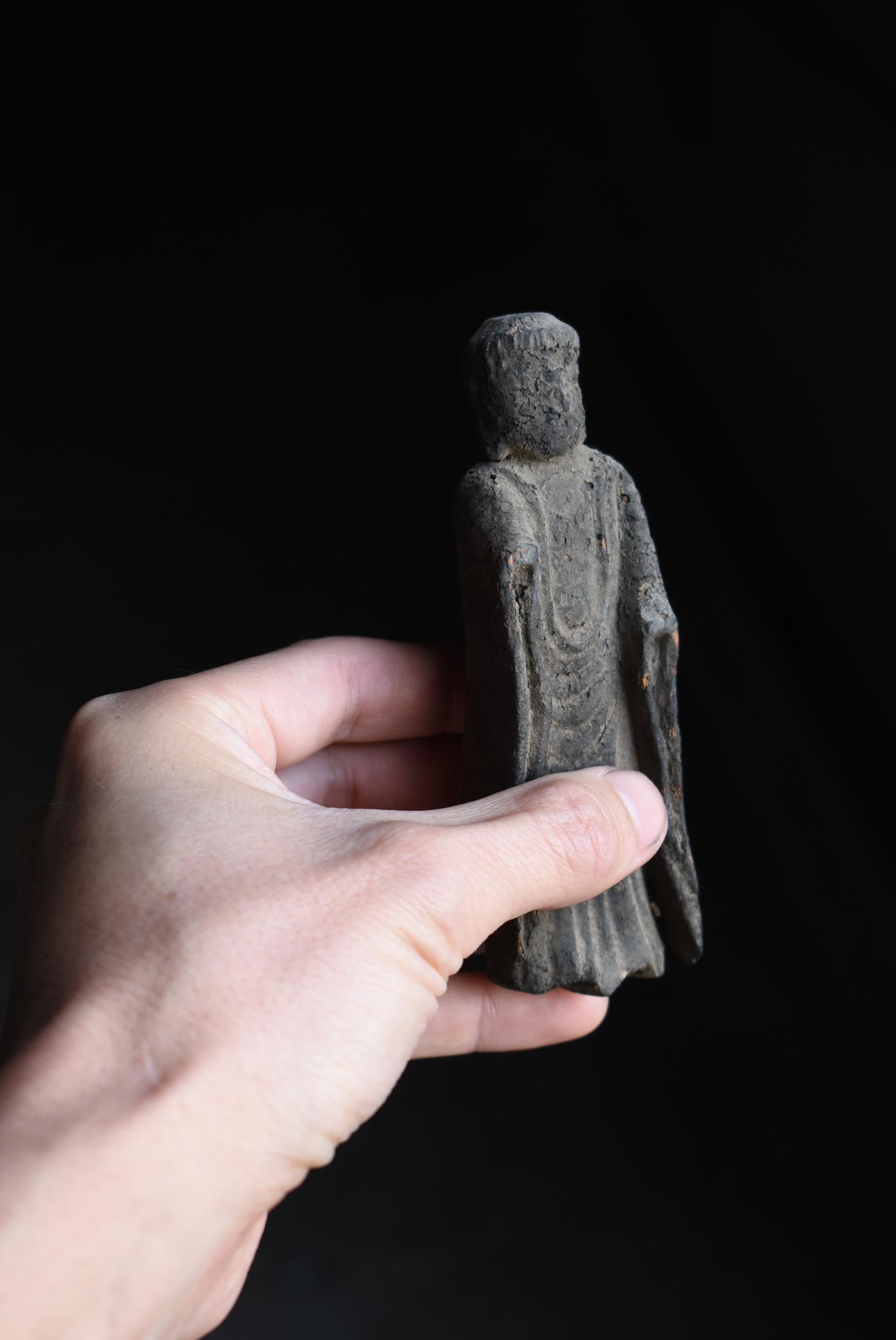 Japanischer antiker Holzschnitz-Buddha 1700er-1800er Jahre/Figurenobjekt Wabi Sabi im Angebot 4