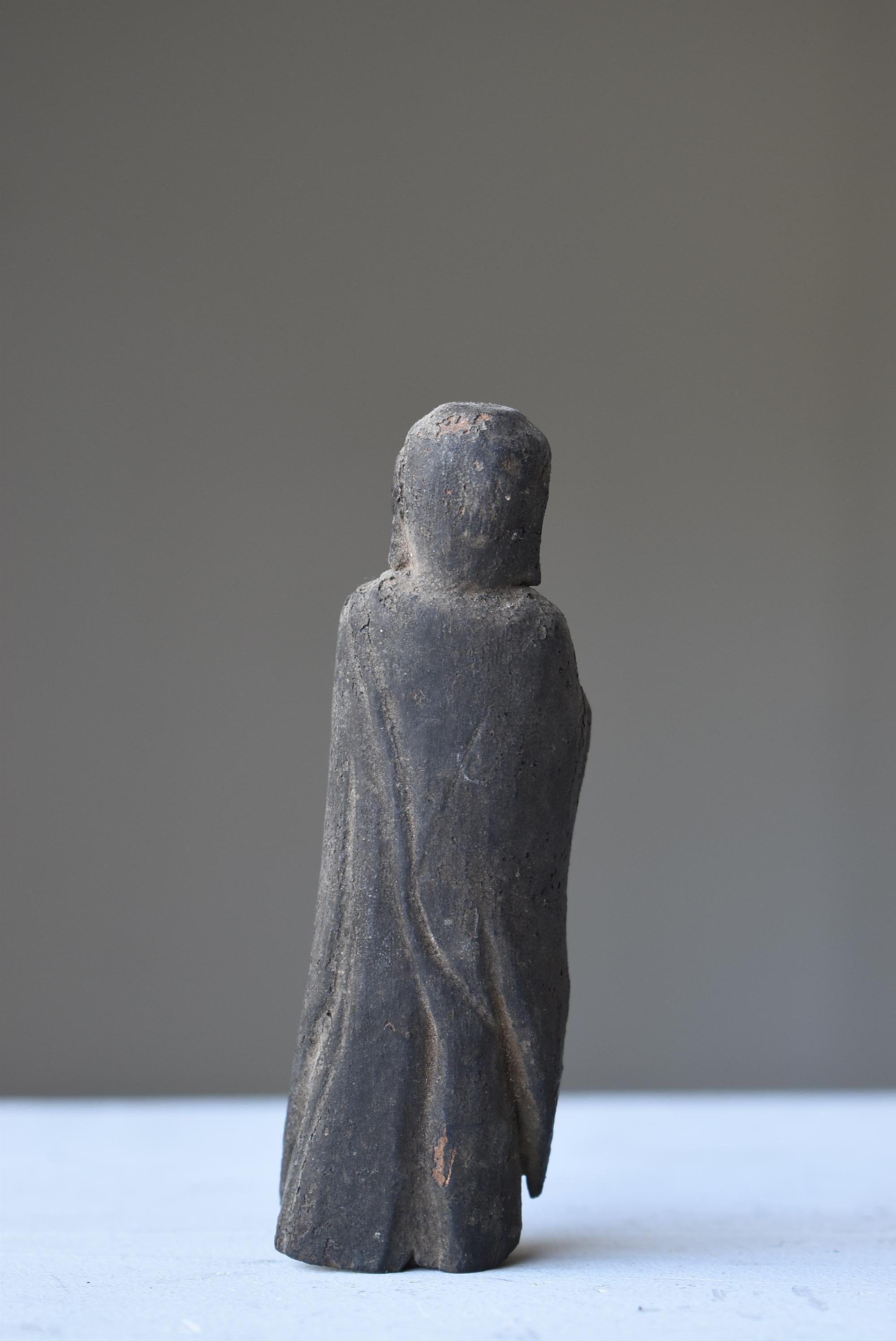 Japanischer antiker Holzschnitz-Buddha 1700er-1800er Jahre/Figurenobjekt Wabi Sabi im Angebot 1