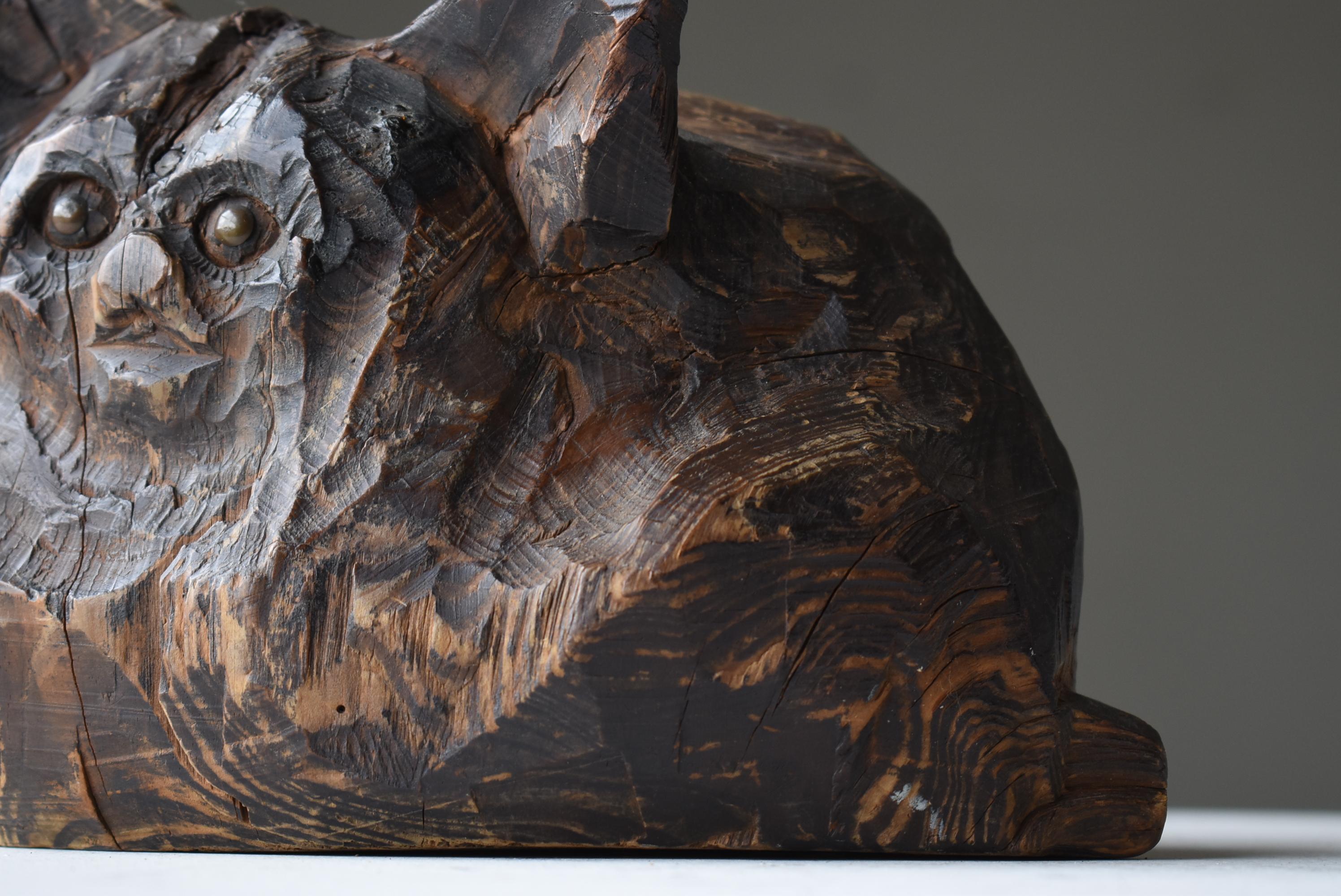 Japanese Antique Wood Carving Cat 1860s-1900s / Figurine Sculpture Wabi Sabi In Good Condition In Sammu-shi, Chiba