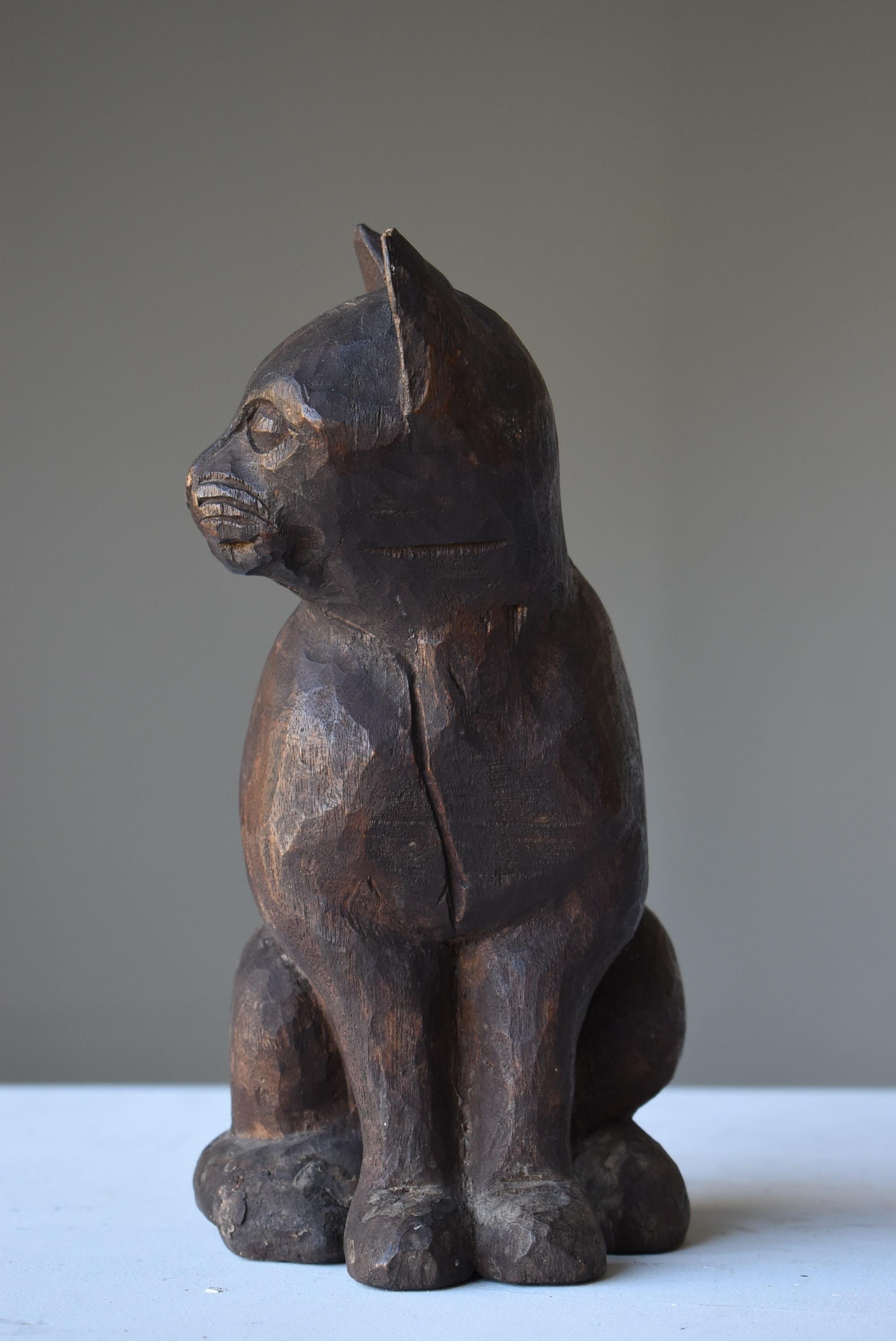 Japanese Antique Wood Carving Cat 1860s-1920s /Figurine Animal Sculpture Object In Good Condition In Sammu-shi, Chiba