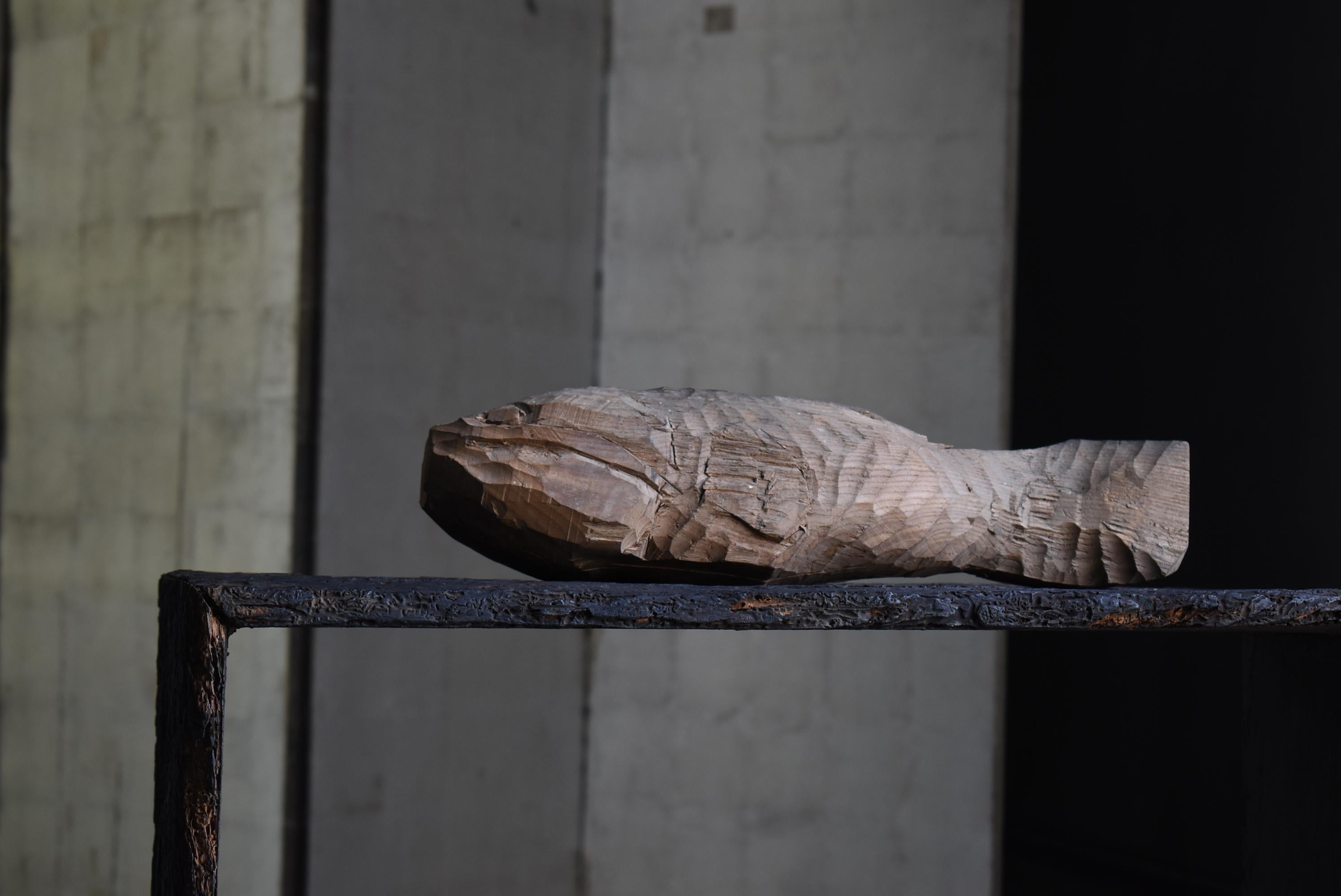 Showa Scultura antica giapponese in legno con pesce gatto 1900-1940 / Oggetto Wabisabi