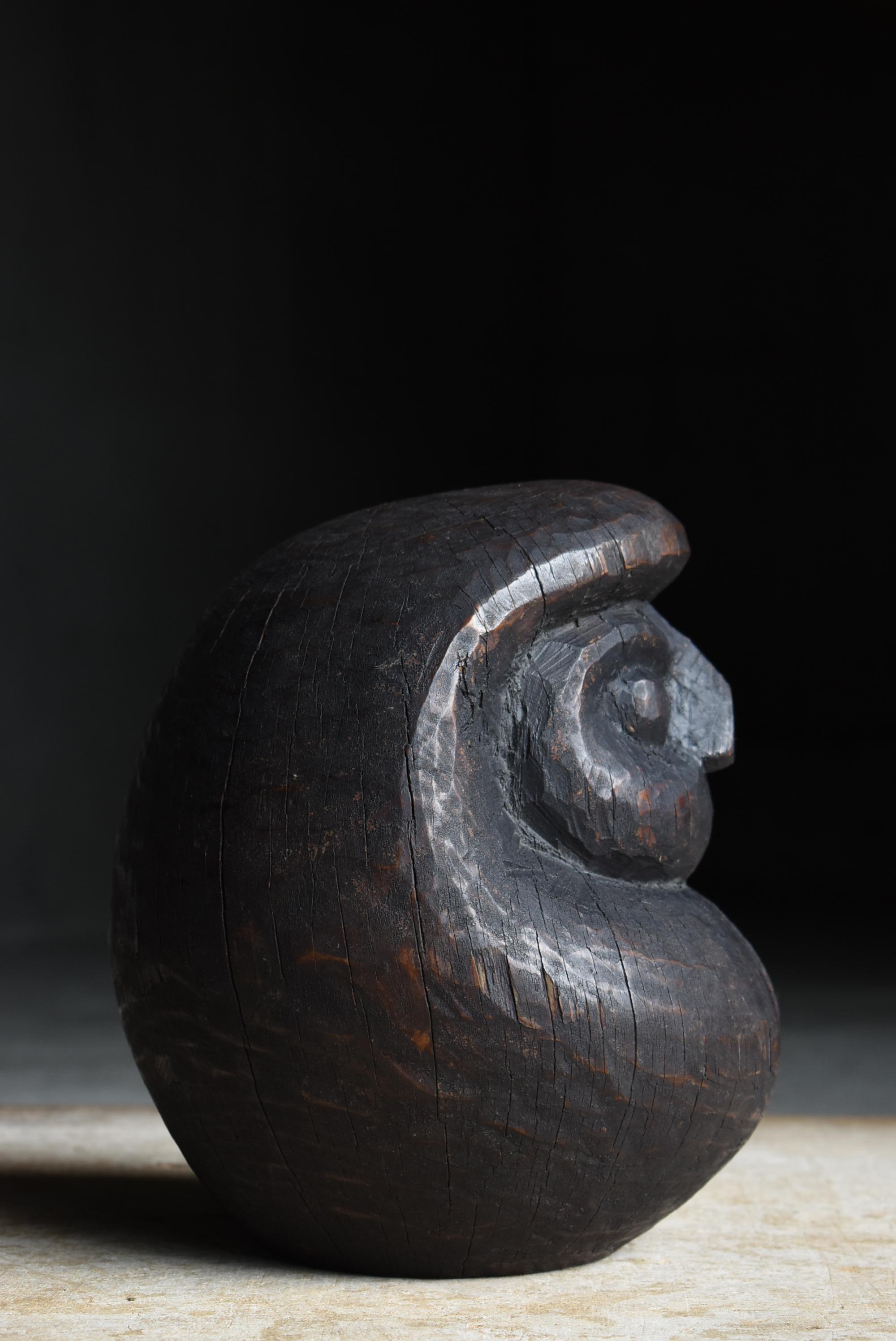 Sculpture japonaise ancienne en Wood Wood Daruma 1860-1920s / Sculpture Wabi Sabi Mingei en vente 2