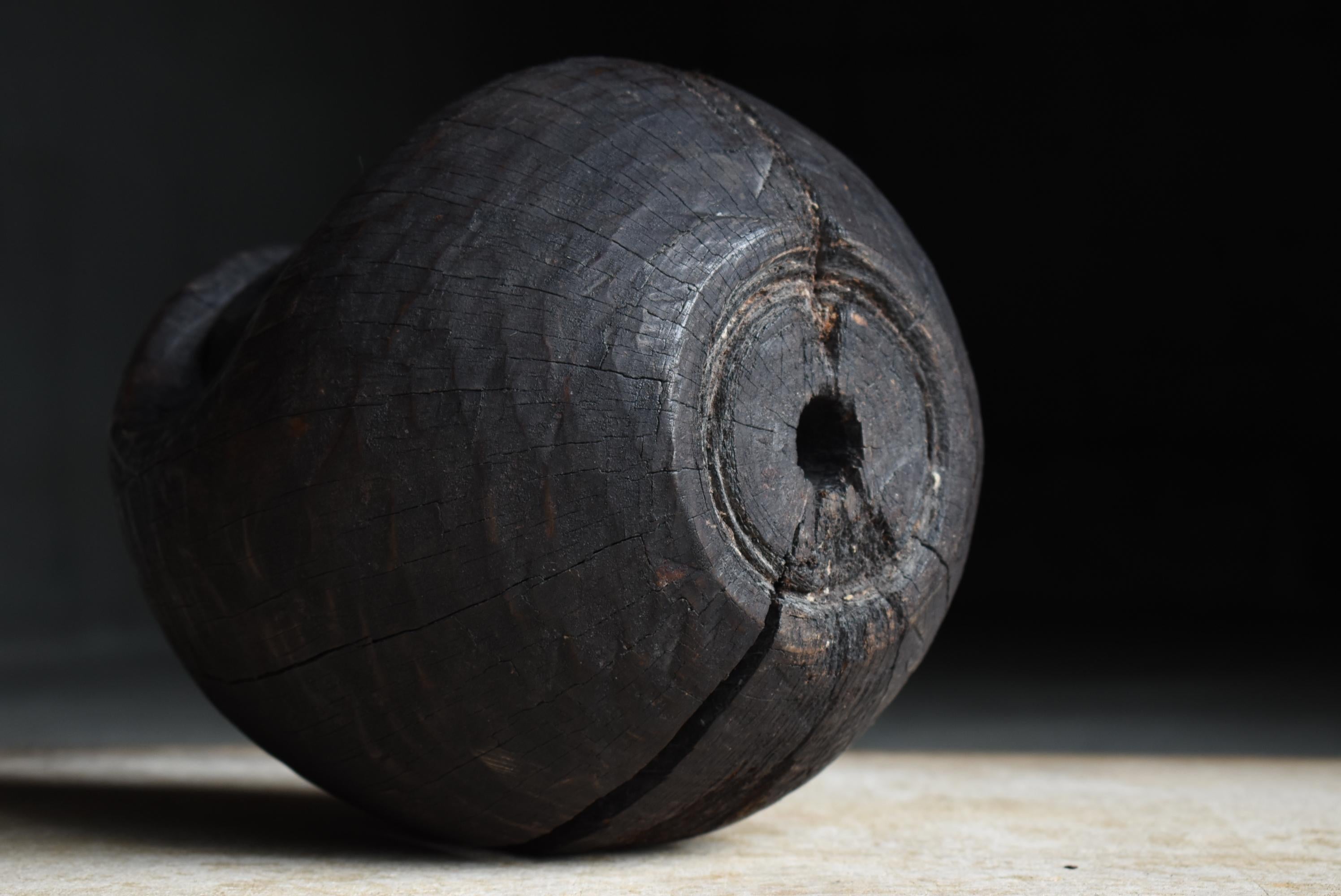Sculpture japonaise ancienne en Wood Wood Daruma 1860-1920s / Sculpture Wabi Sabi Mingei en vente 4