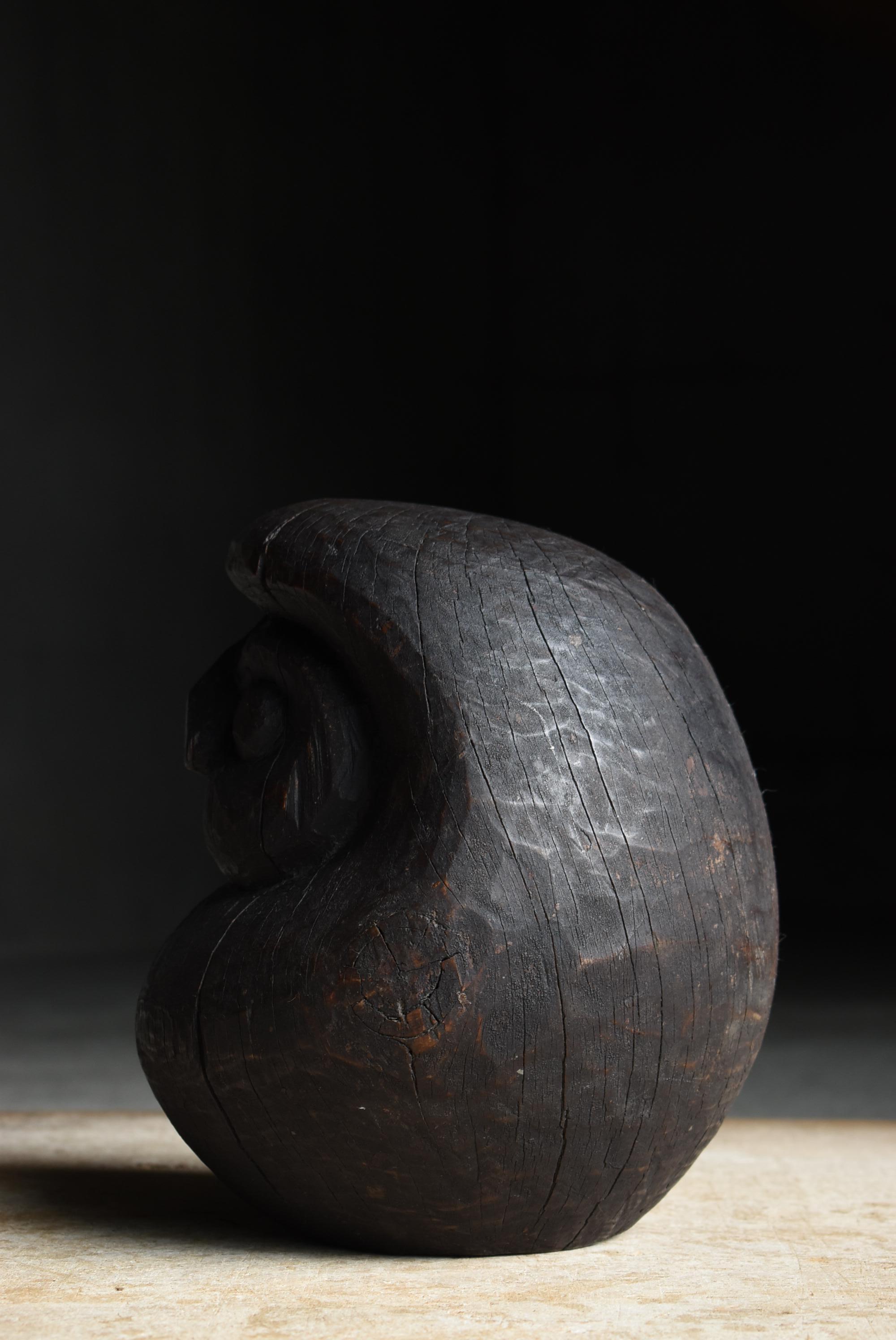 Sculpture japonaise ancienne en Wood Wood Daruma 1860-1920s / Sculpture Wabi Sabi Mingei Bon état - En vente à Chōsei District Nagara, JP