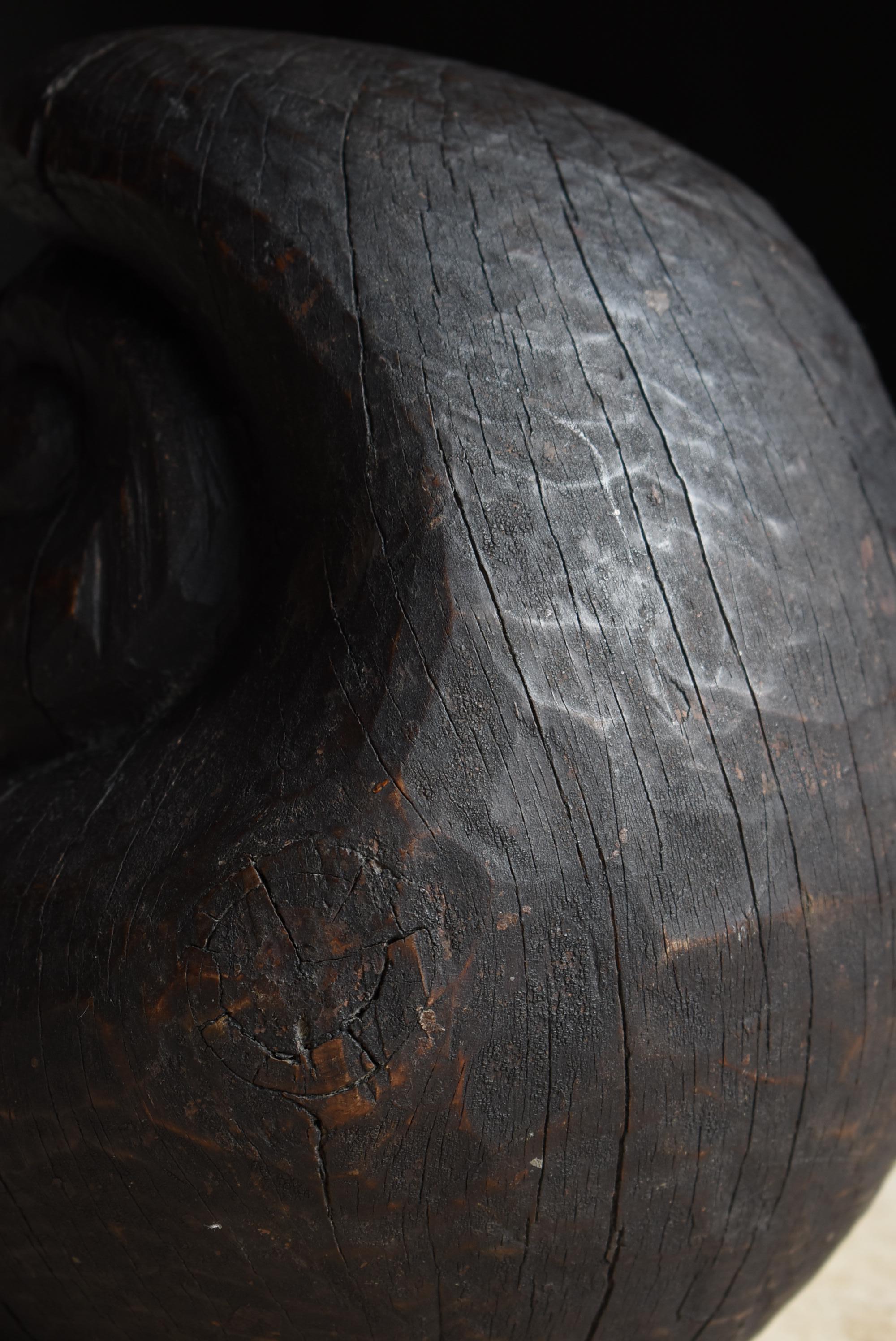 20ième siècle Sculpture japonaise ancienne en Wood Wood Daruma 1860-1920s / Sculpture Wabi Sabi Mingei en vente