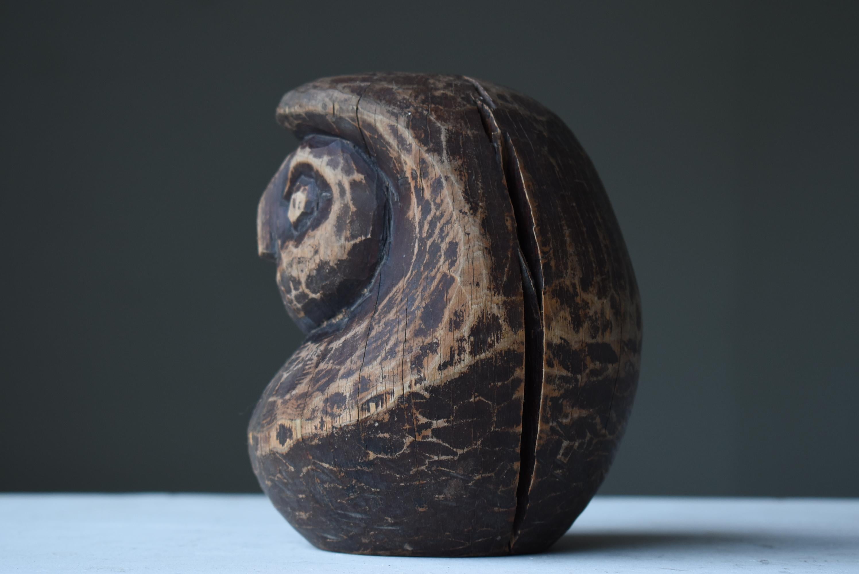 Japanese Antique Wood Carving Daruma 1860s-1900s / Sculpture Mingei Wabisabi In Good Condition In Sammu-shi, Chiba
