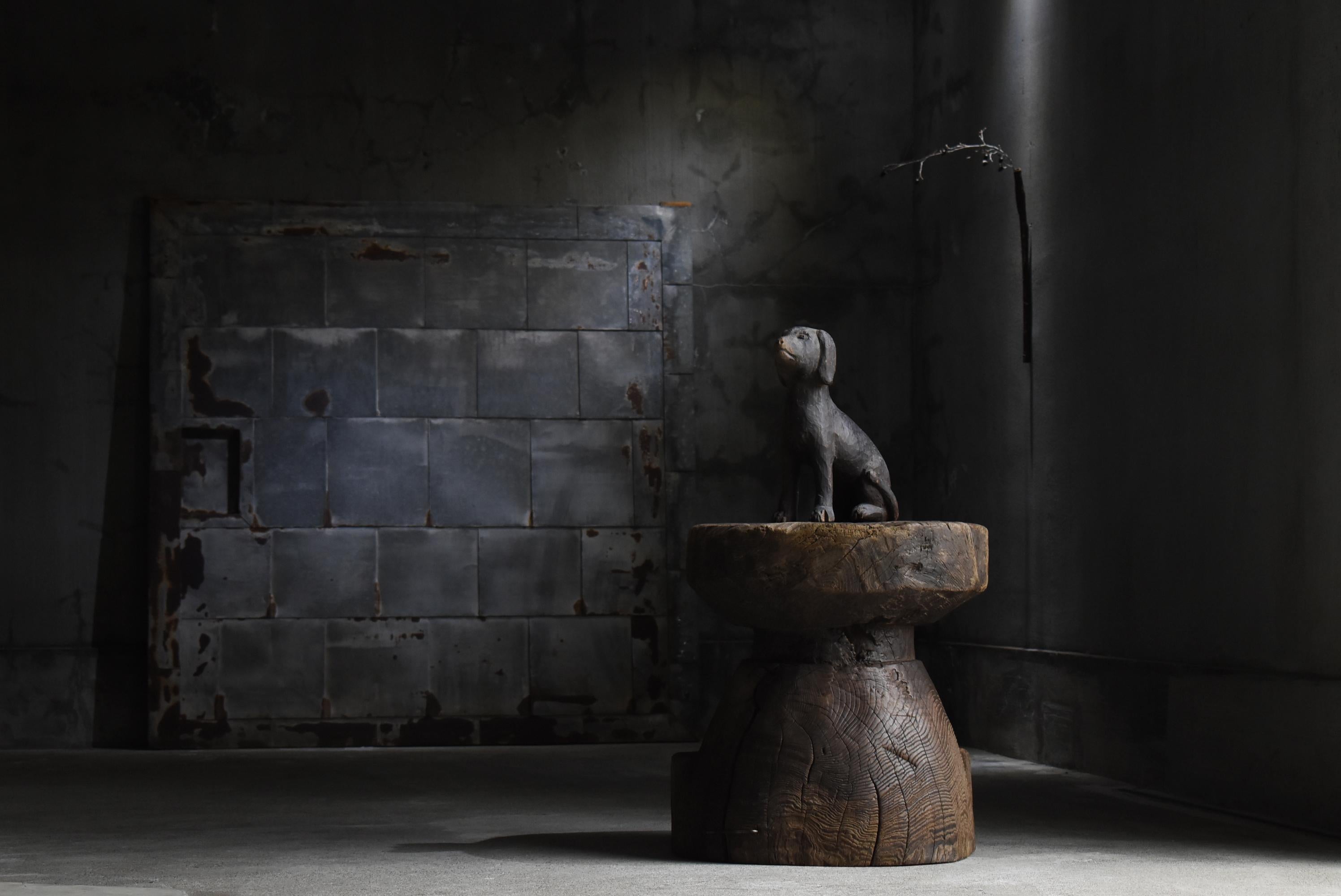 This account consists of five companies.
We specialize in Japanese antiques and carefully selected items.
With 20 years of experience, we are re-proposing Japanese antiques from a new perspective.

This is an old dog wood carving made in Japan.
It