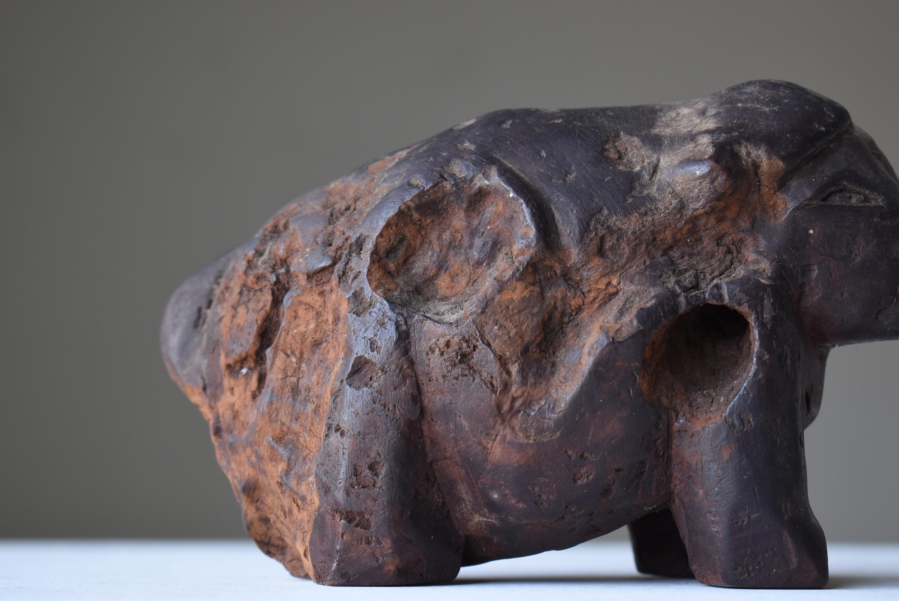 Japanese Antique Wood Carving Elephant 1860s-1920s / Wabi Sabi Sculpture Object For Sale 4