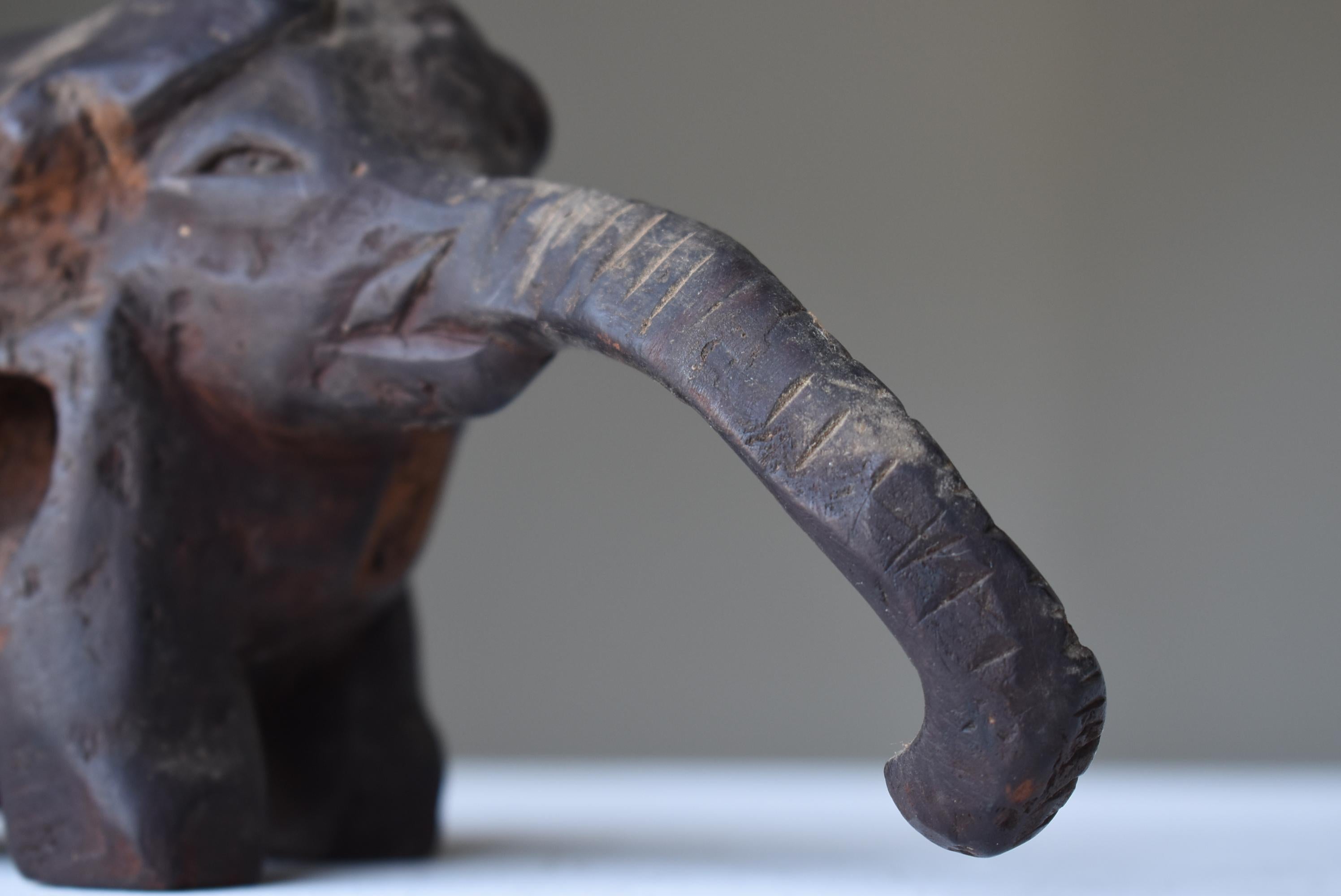 Japanese Antique Wood Carving Elephant 1860s-1920s / Wabi Sabi Sculpture Object For Sale 6
