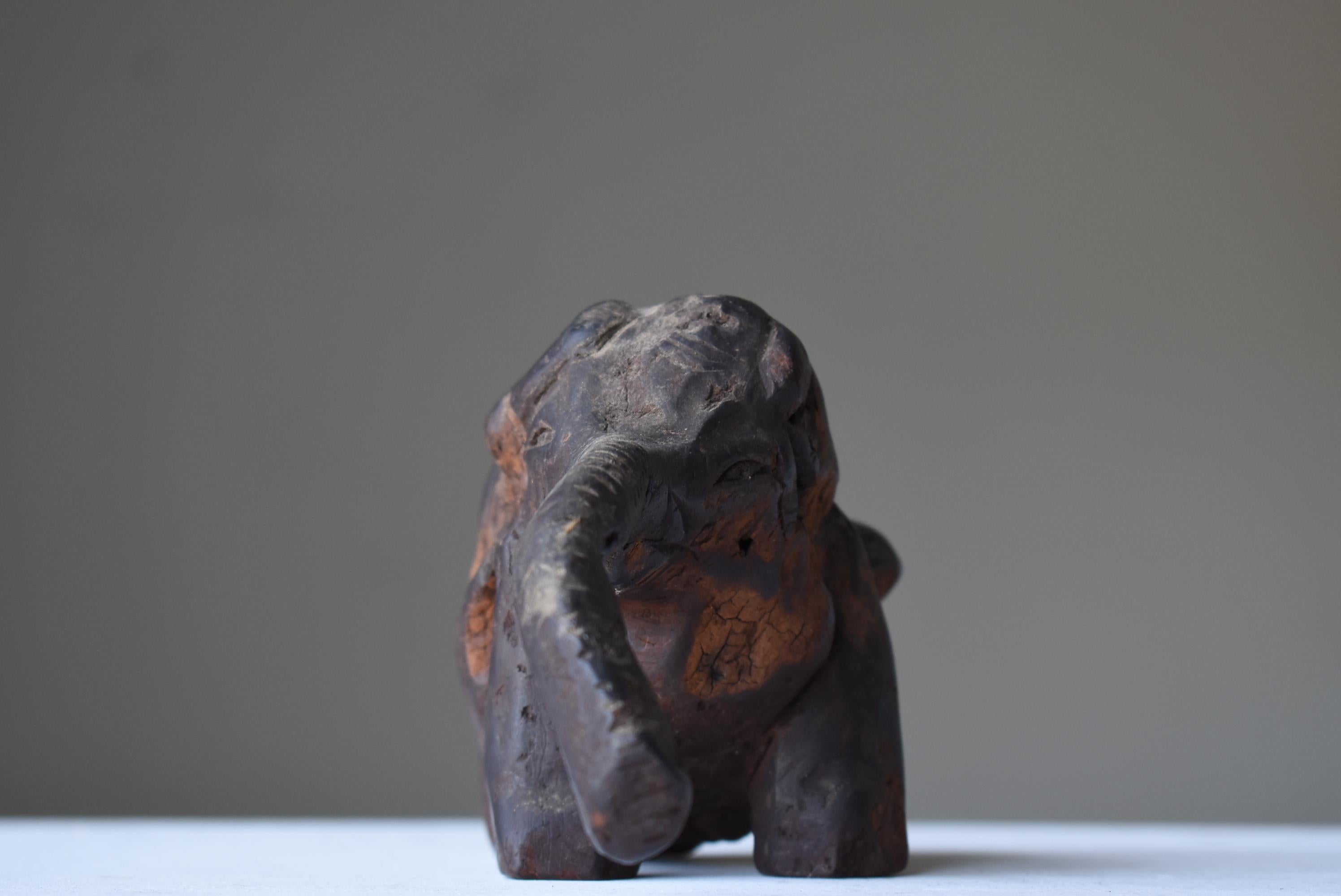Japanese Antique Wood Carving Elephant 1860s-1920s / Wabi Sabi Sculpture Object For Sale 7