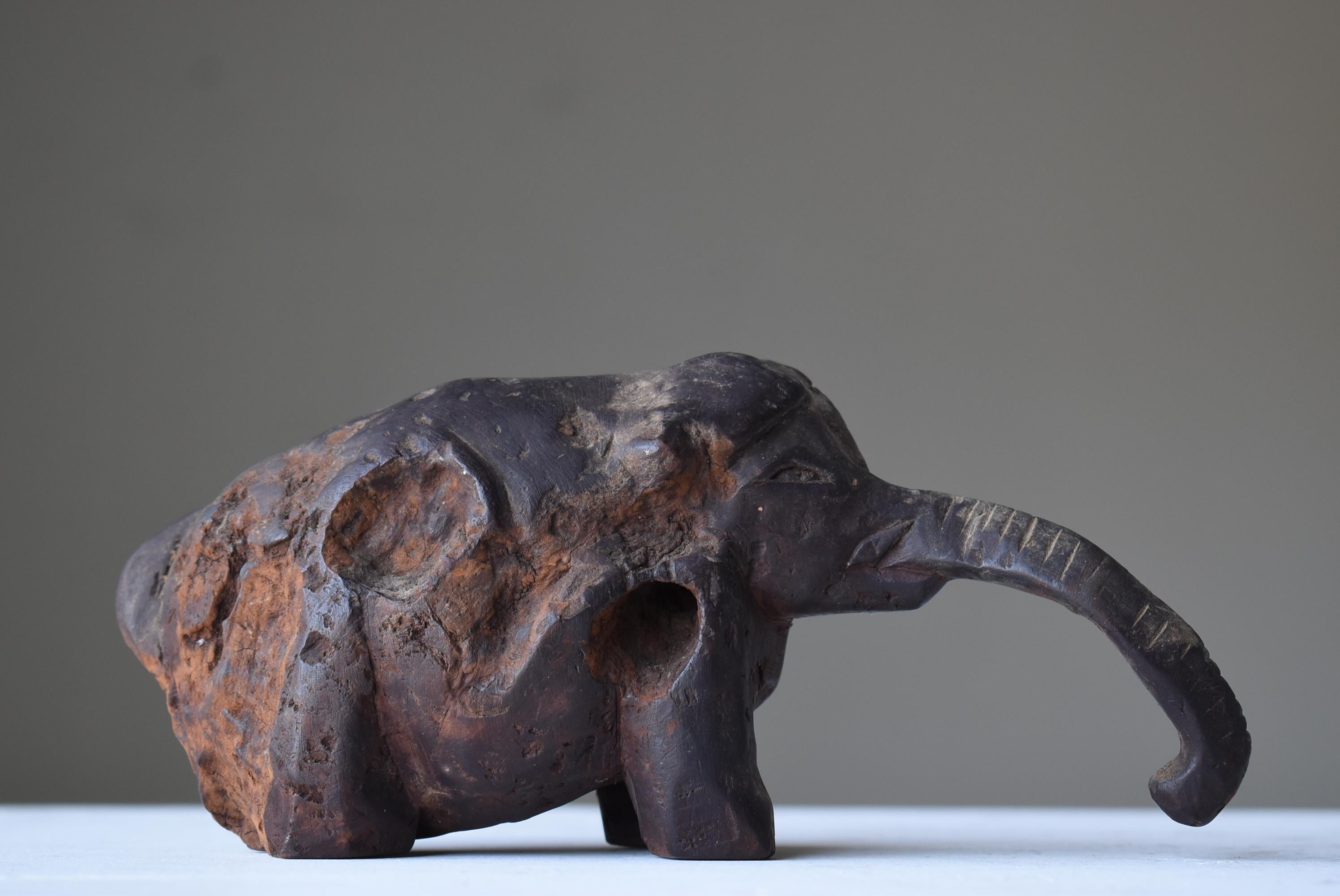 Japanese Antique Wood Carving Elephant 1860s-1920s / Wabi Sabi Sculpture Object For Sale 3