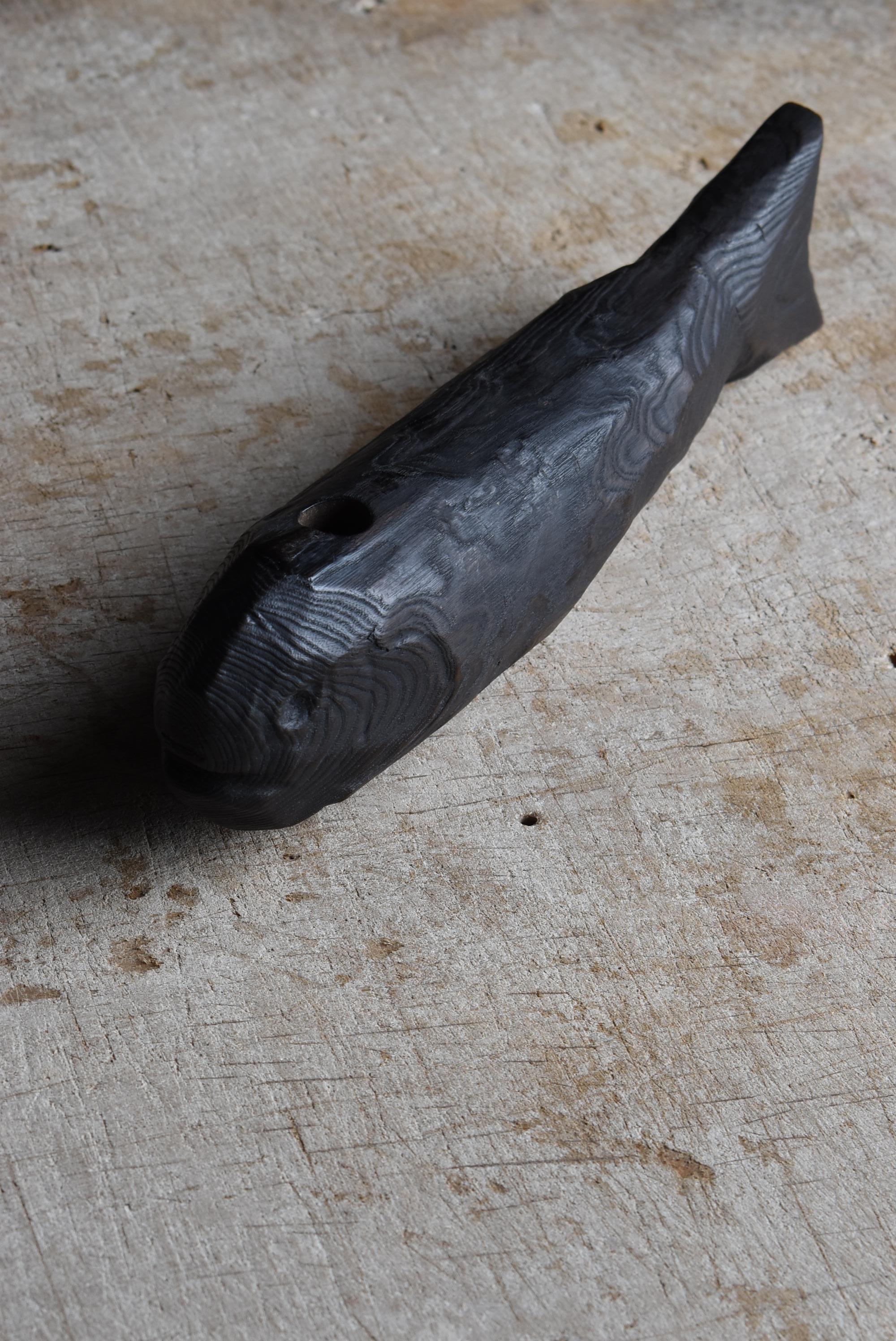 Japonais Sculpture japonaise ancienne en Wood Fish 1860s-1900s / Figurine Objects for Objects Wabisabi en vente