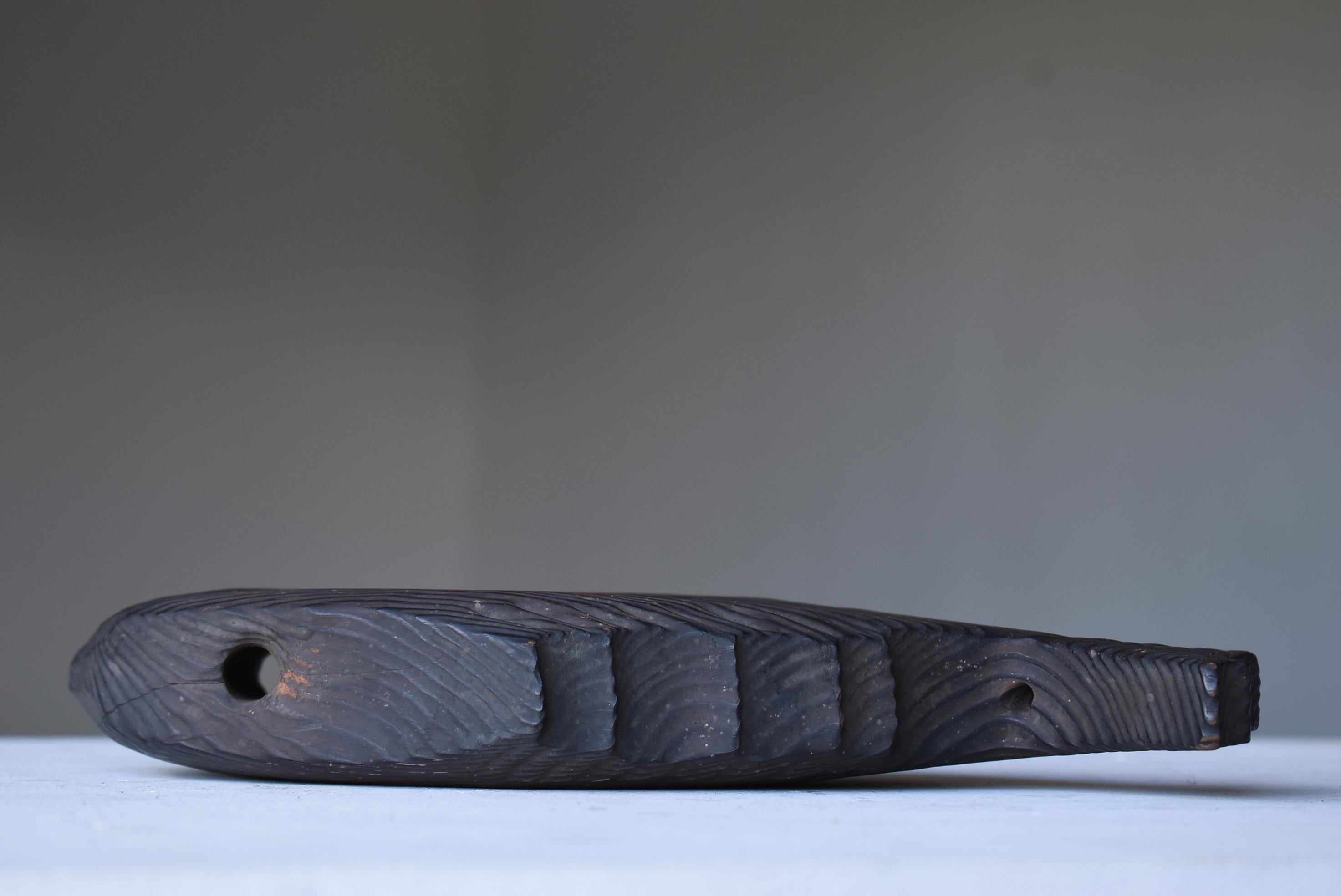 Japanisches antikes Holzschnitzerei-Fisch 1860er-1900er Jahre / Mingei-Figurenobjekt Wabisabi im Angebot 9