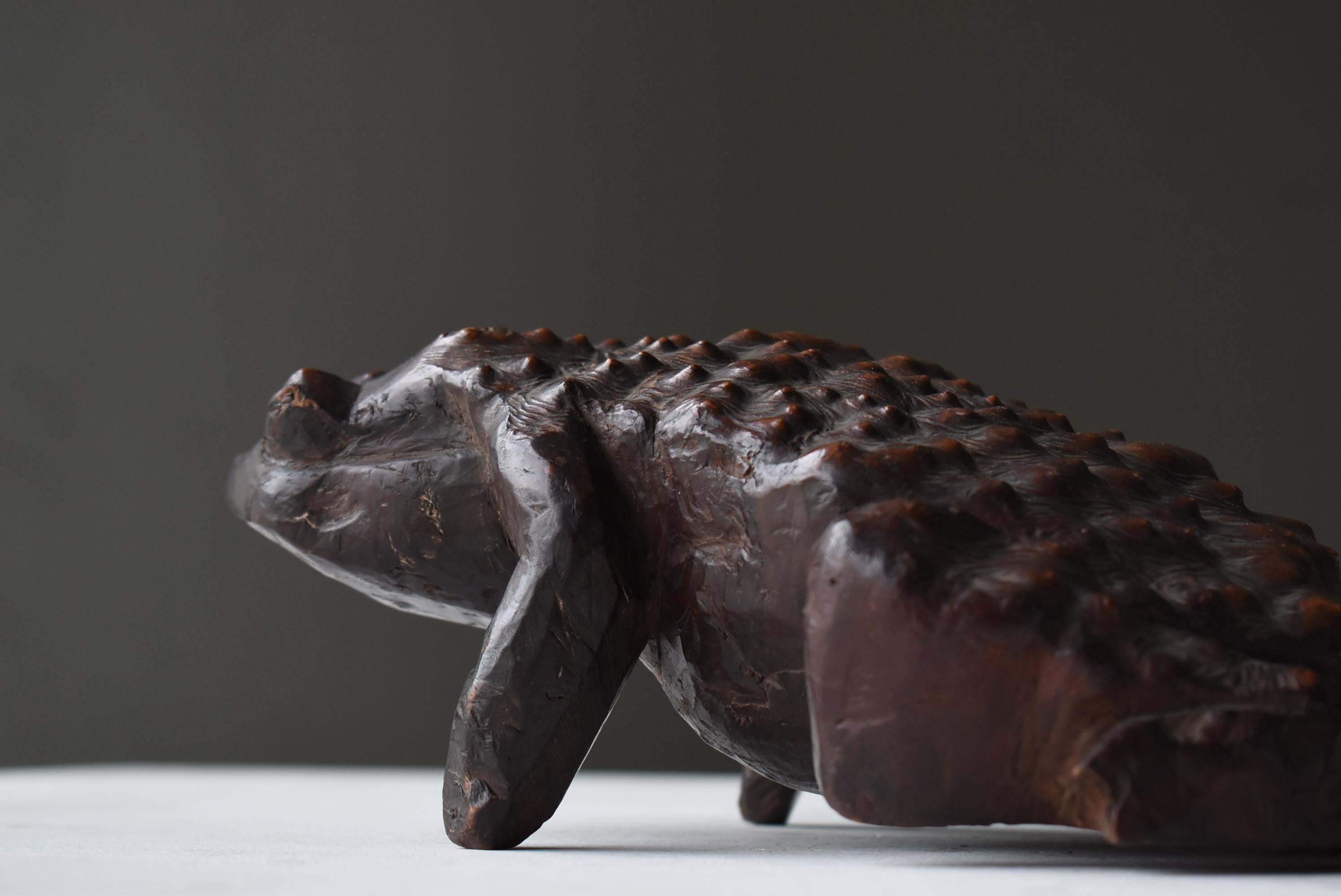 Japanese Antique Wood Carving Frog 1900s-1940s / Sculpture Wabi Sabi  For Sale 5