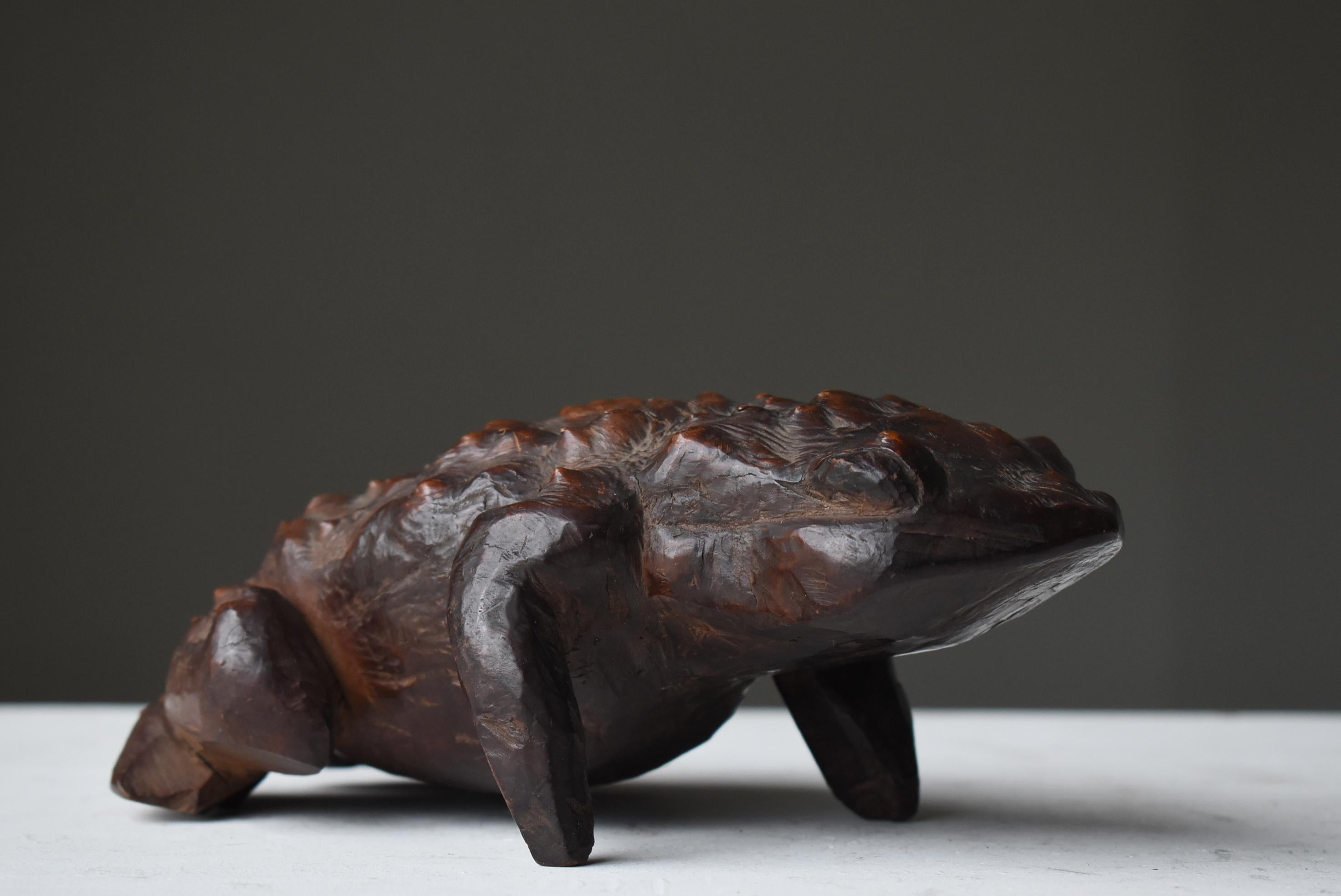 Japanese Antique Wood Carving Frog 1900s-1940s / Sculpture Wabi Sabi In Good Condition In Sammu-shi, Chiba