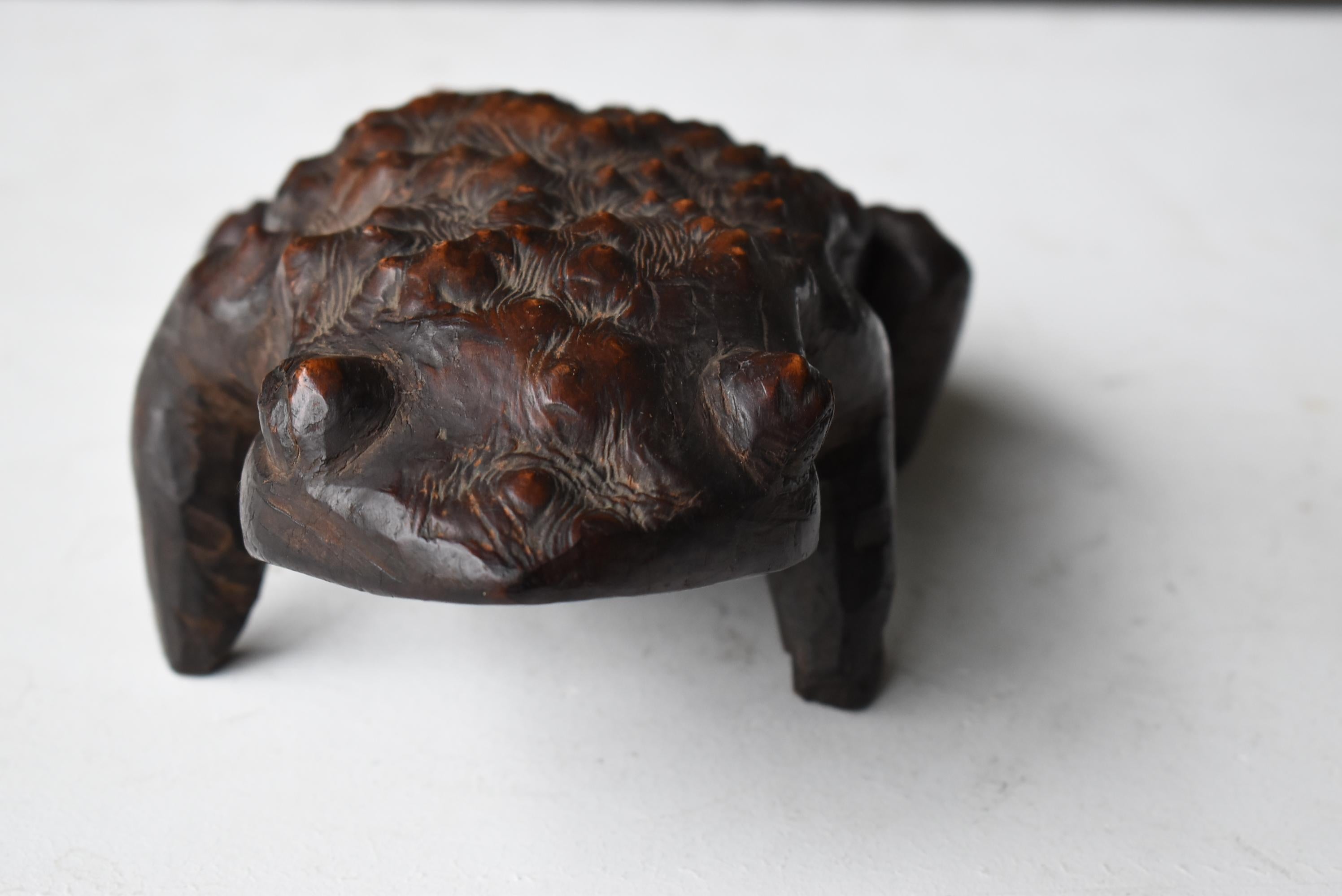 Japanese Antique Wood Carving Frog 1900s-1940s / Sculpture Wabi Sabi  For Sale 2