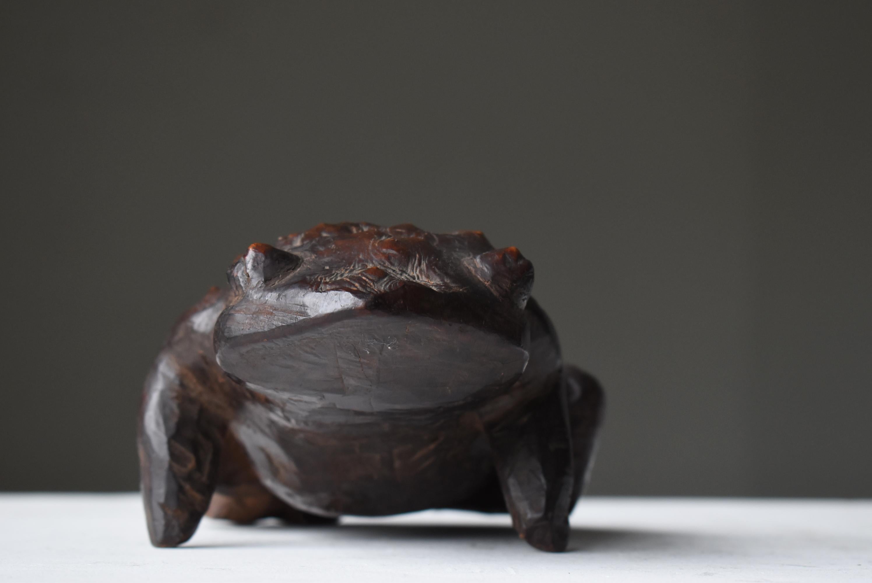 Japanese Antique Wood Carving Frog 1900s-1940s / Sculpture Wabi Sabi  For Sale 3