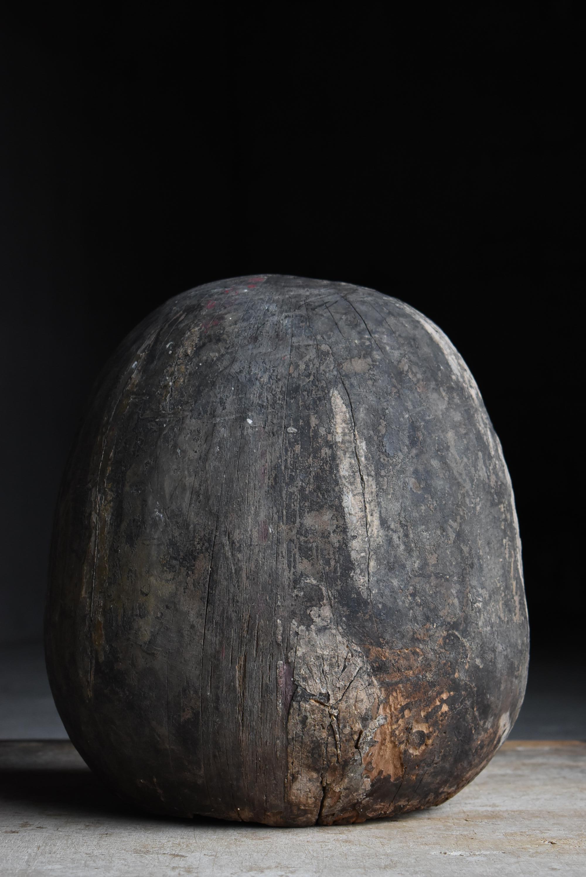 Japanische antike japanische Holzschnitzerei Große Daruma 1860er-1920er Jahre / Skulptur Wabisabi 1