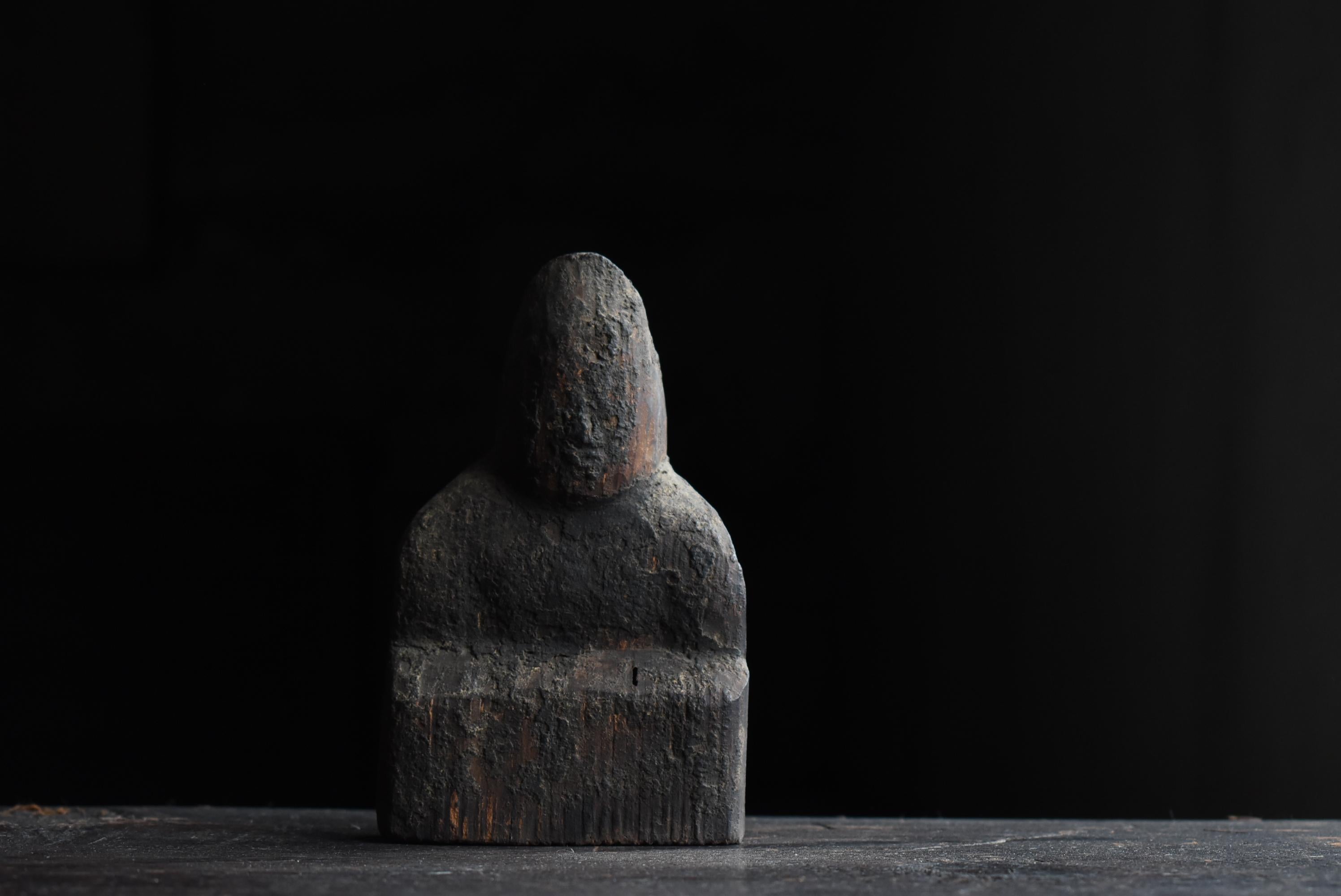 Edo Objet japonais ancien en bois sculpté représentant un dieu masculin 1600s-1700s / Objet figuratif Wabi Sabi en vente
