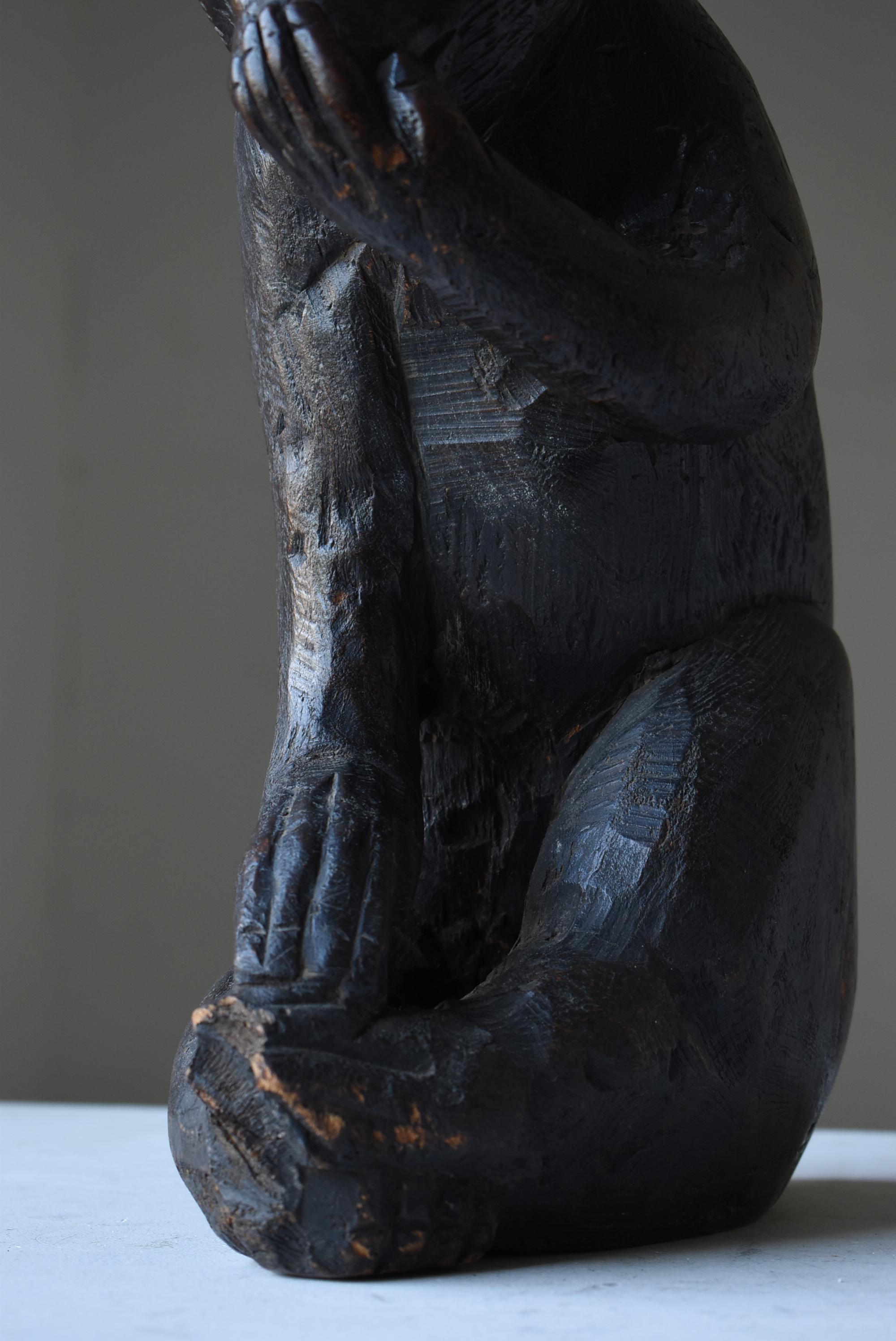 Mono Japonés Antiguo Tallado en Madera Años 1860-1920 / Escultura Wabisabi siglo XX