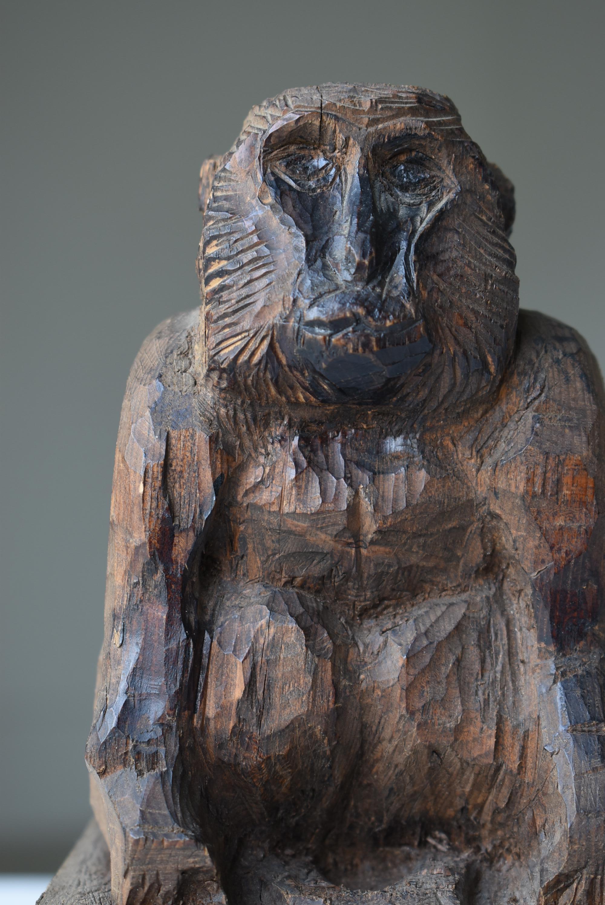 Japanese Antique Wood Carving Monkey 1920s-1940s / Sculpture Wabi Sabi In Good Condition In Sammu-shi, Chiba