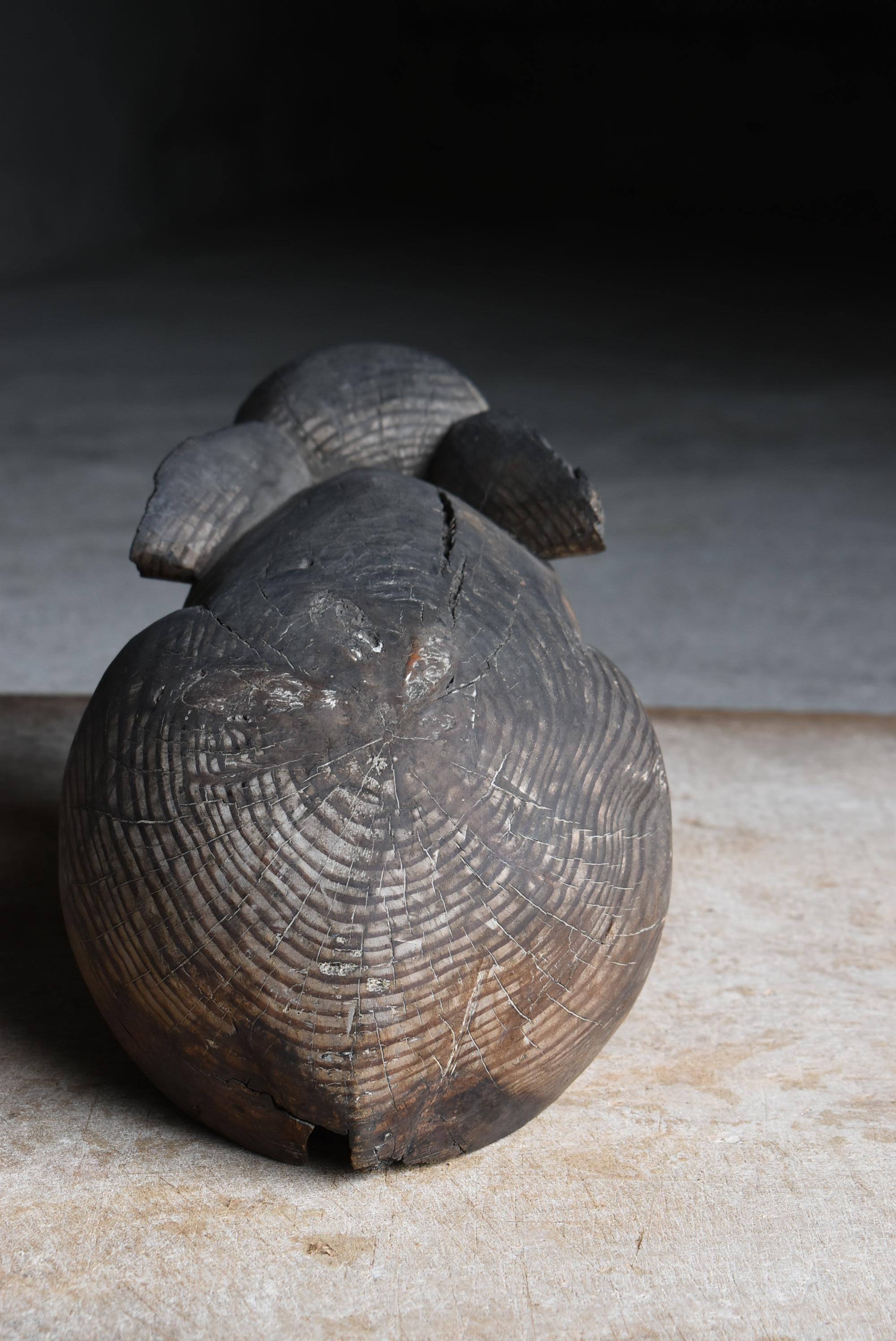 Antico coniglio giapponese in legno 1800-1860 / Scultura Figurina Wabi Sabi In condizioni buone in vendita a Chōsei District Nagara, JP