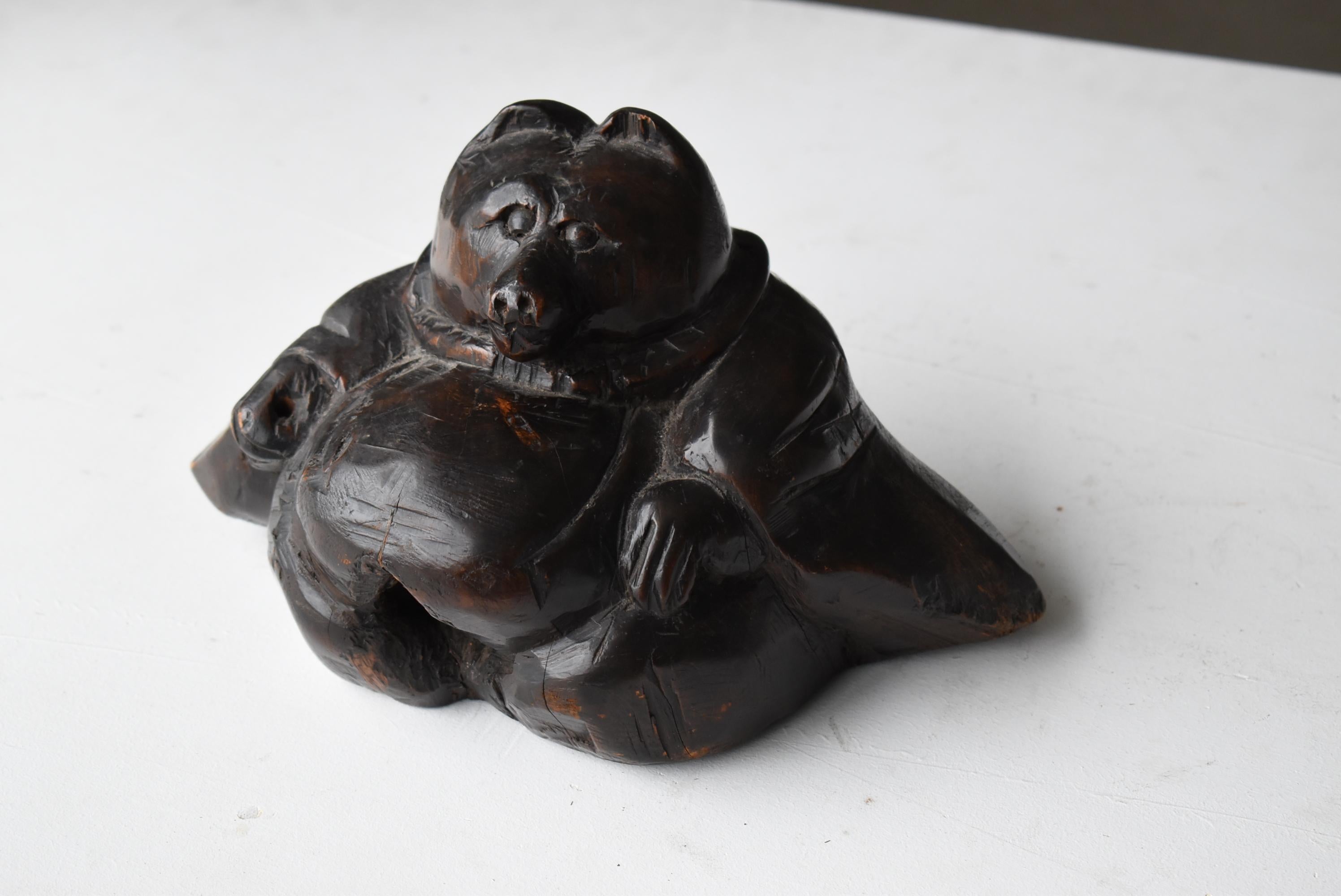 Japanese Antique Wood Carving Raccoon Dog 1860s-1920s / Mingei Animal Sculpture  In Good Condition In Sammu-shi, Chiba