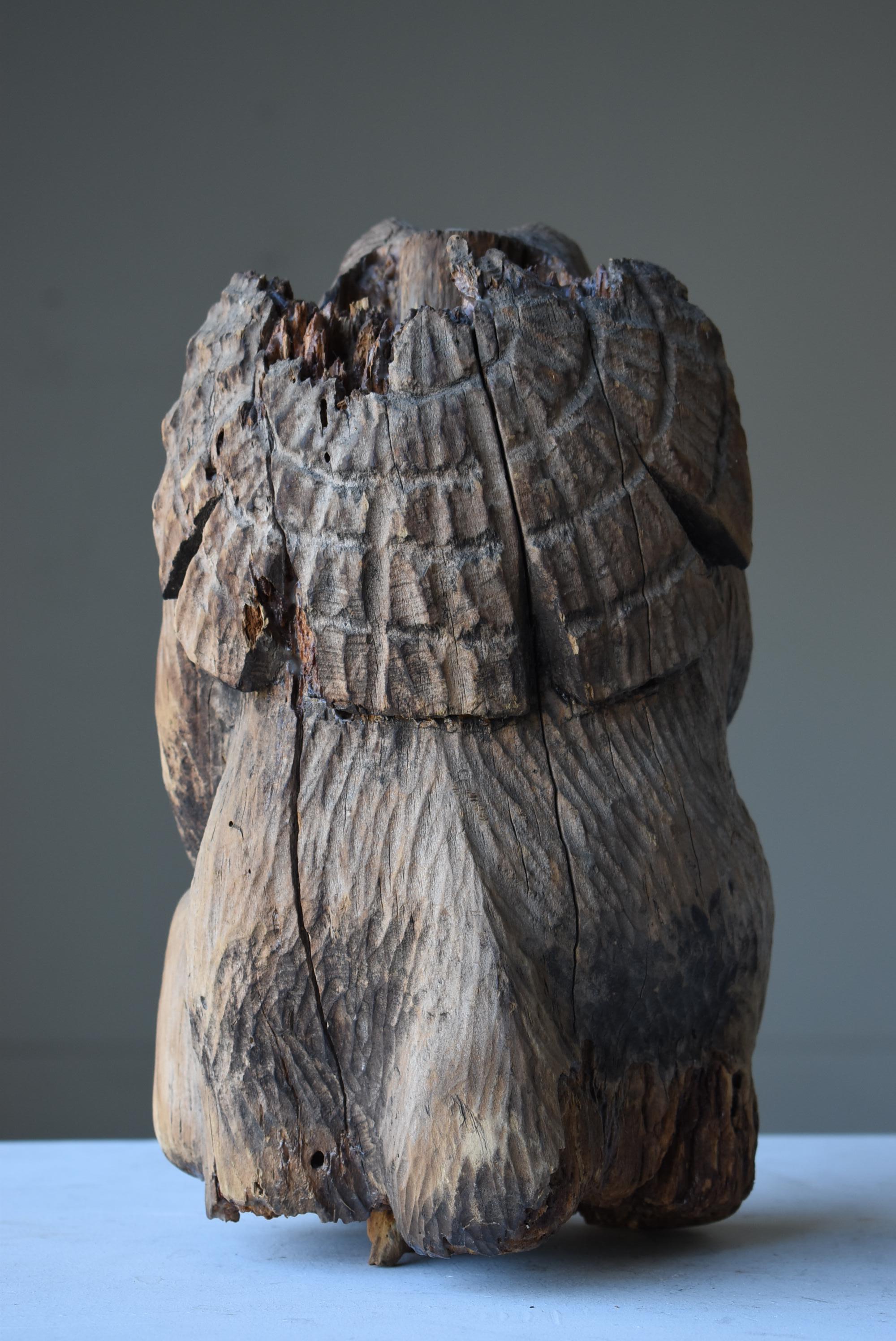 Ancien objet japonais sculpté en bois, chien de raton laveur, années 1900-1940, Mingei Wabi Sabi en vente 6