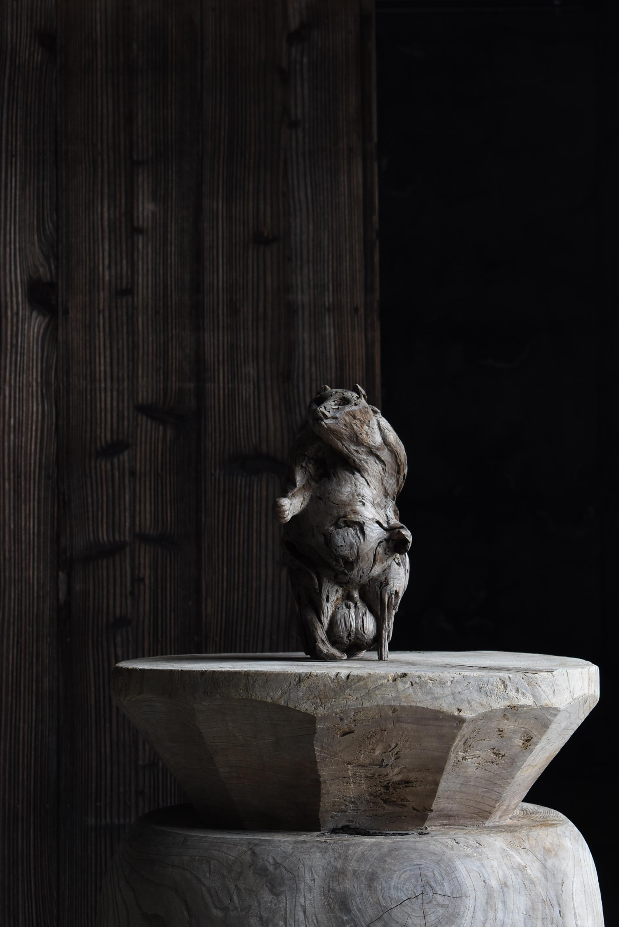 This account is operated by four different companies.
As for me, I specialize in Japanese antiques and carefully selected items.
With my 20 years of experience, I am re-proposing Japanese antiques from a new perspective.

This is a very old Japanese