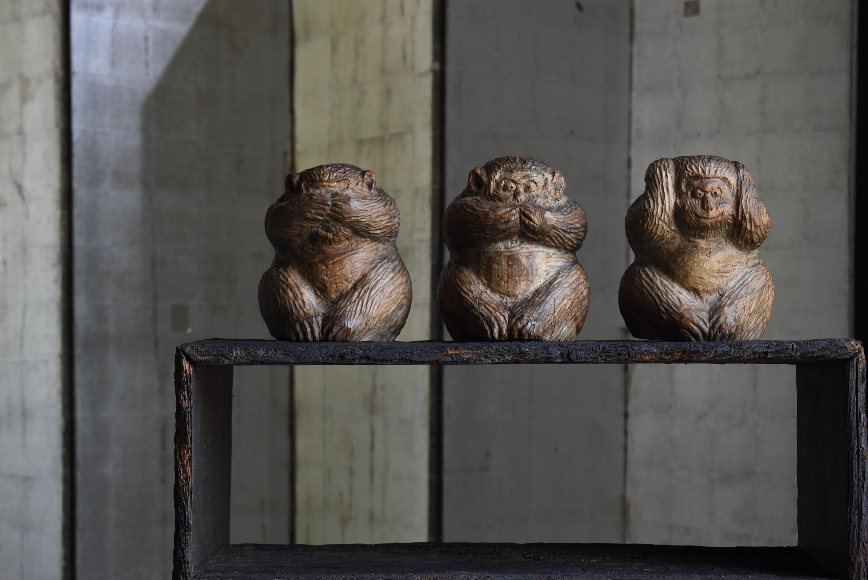 Three very old carved wooden monkeys made in Japan.
Comes in a set of 3.
These wood carvings are from the early Showa period (1900s-1940s).
They are carved from zelkova wood.

The three monkeys each have their eyes, mouth, and ears covered with
