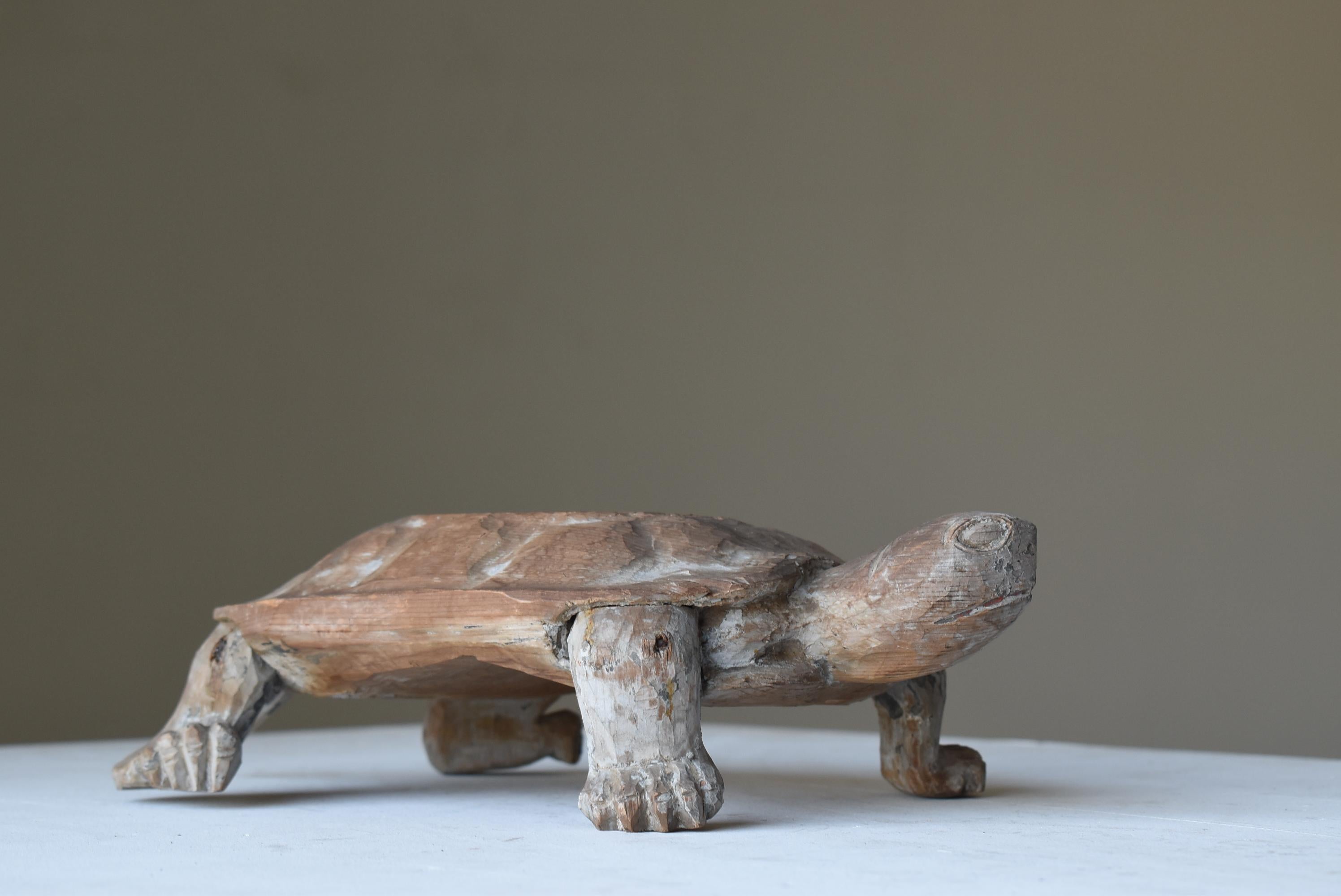 Ancien objet artisanal japonais de tortue en bois sculpté des années 1800-1860/Folk Crafts Mingei en vente 1