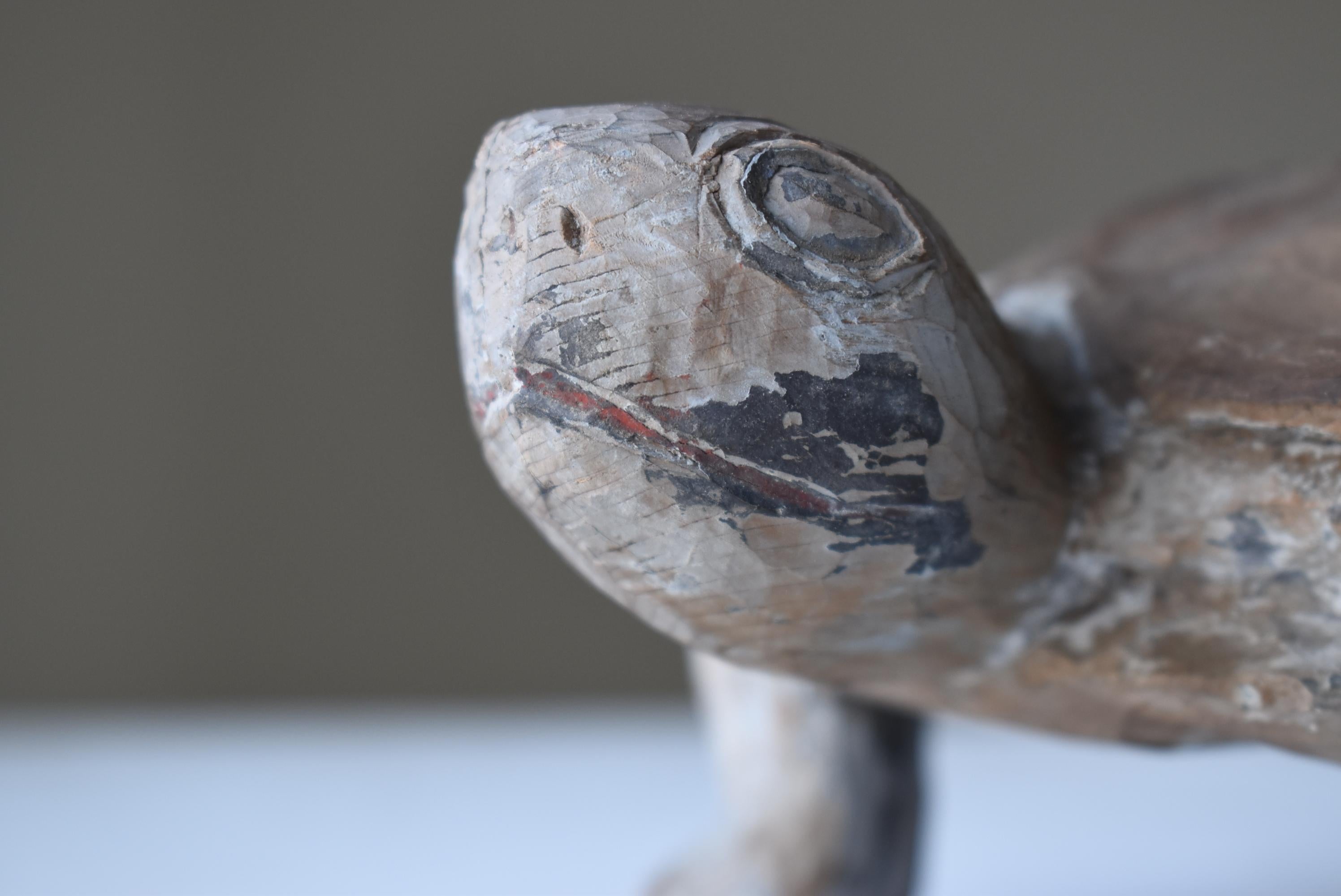 Edo Ancien objet artisanal japonais de tortue en bois sculpté des années 1800-1860/Folk Crafts Mingei en vente