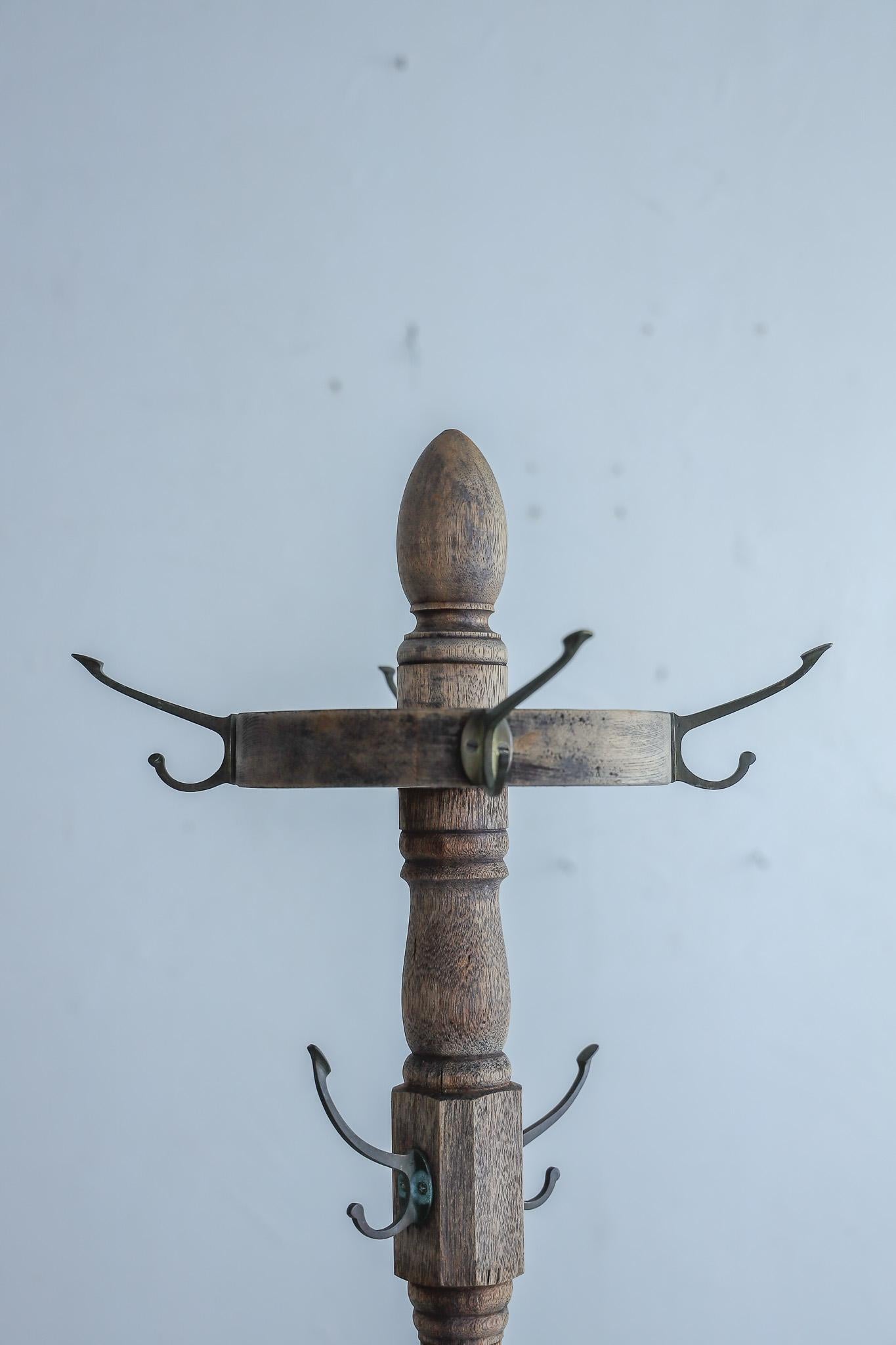 Bois Porte cintre japonais en Wood antique, Wabi Sabi, Japandi en vente
