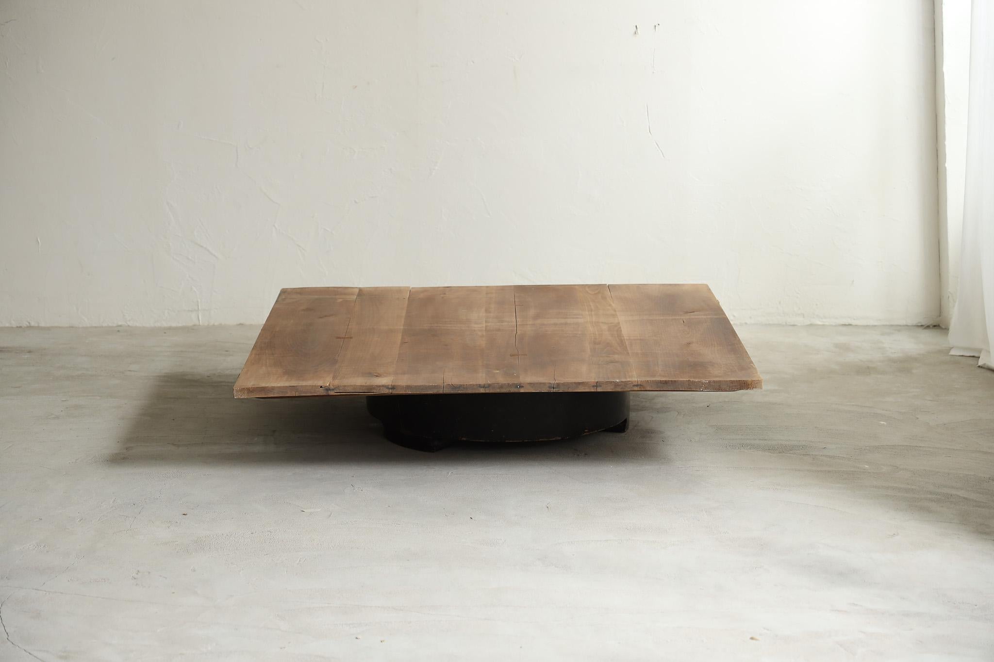 Japanischer Antiker Holztisch , Primitiver Niedriger Tisch , Wabi Sabi (Taisho) im Angebot