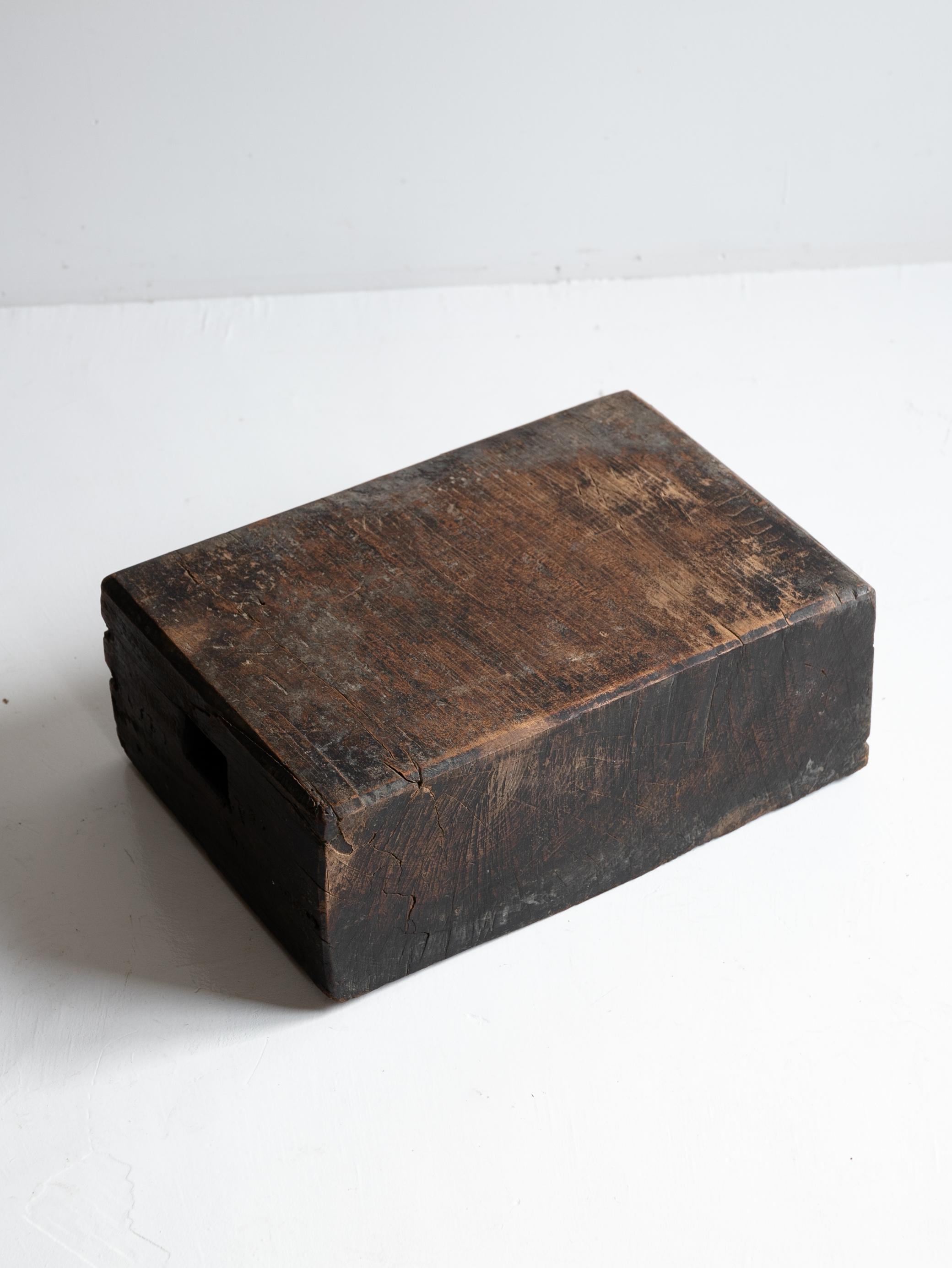 Japanese Antique Wooden Block Exhibition Stand 1860s-1920s / Primitive Wabisabi In Good Condition In Sammu-shi, Chiba