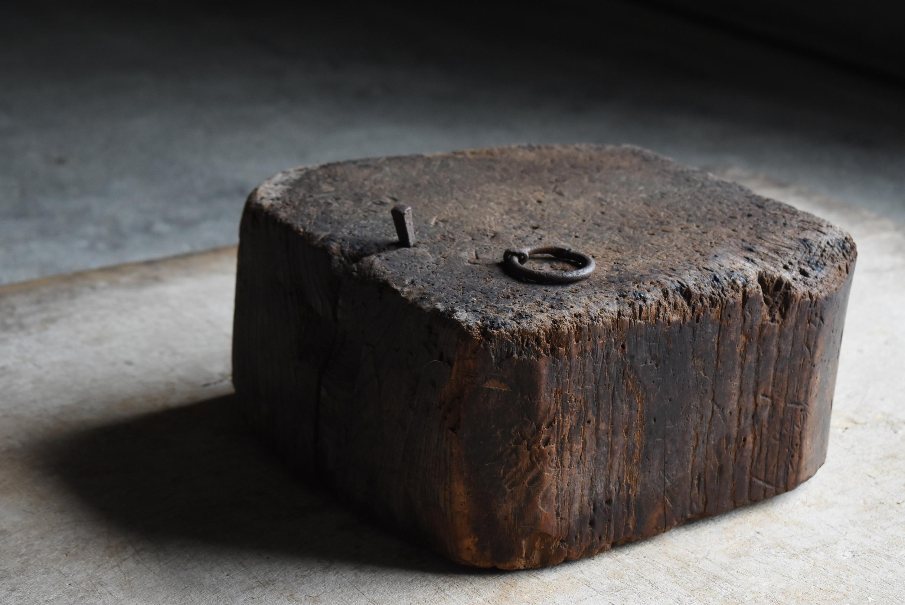 Antiguo Banco de Trabajo Japonés de Bloques de Madera 1900-1940 / Expositor Wabisabi Primitivo en venta