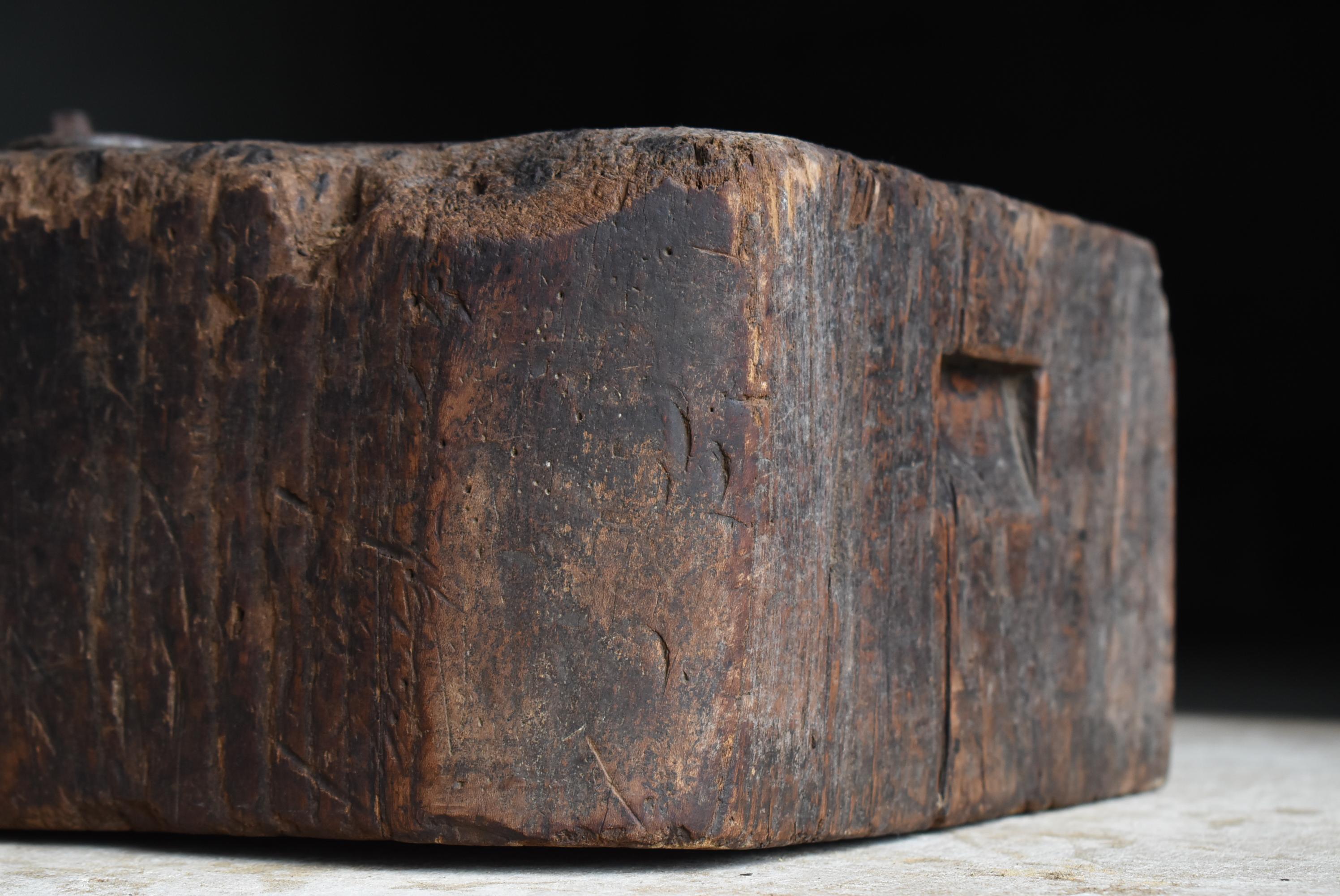 Antiguo Banco de Trabajo Japonés de Bloques de Madera 1900-1940 / Expositor Wabisabi en venta 1