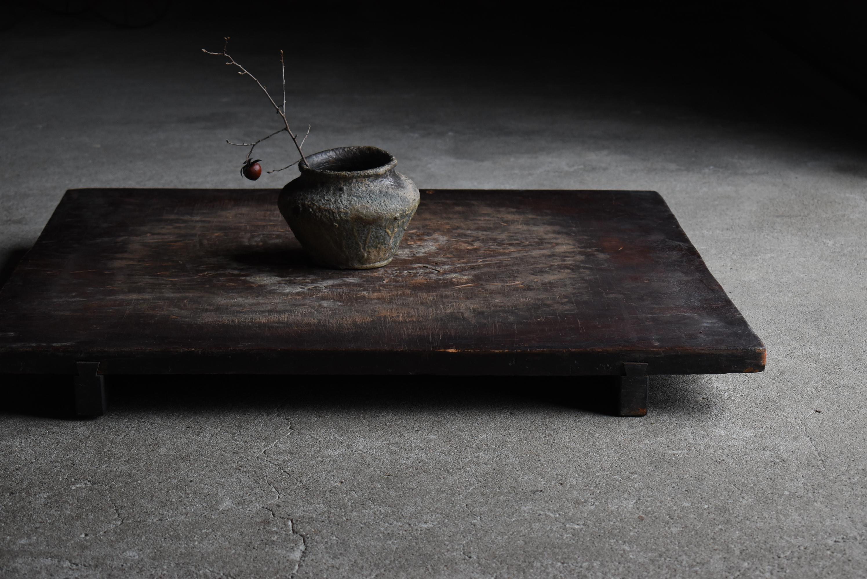 Japanese Antique Wooden Board 1860s-1900s / Abstract Art Low Table Wabi Sabi In Good Condition In Sammu-shi, Chiba
