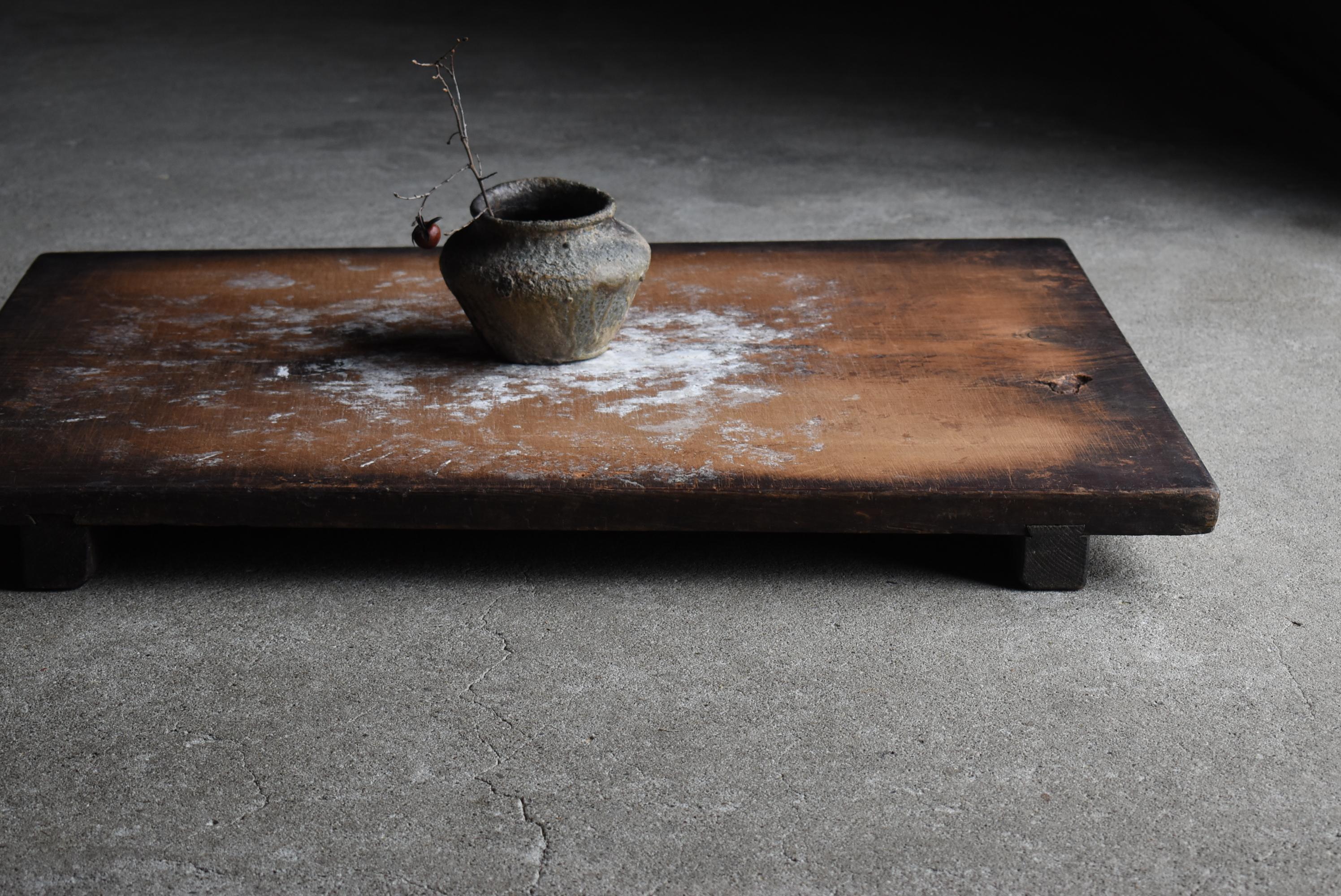 Japanese Antique Wooden Board 1860s-1900s / Abstract Art Low Table Wabisabi In Good Condition In Sammu-shi, Chiba
