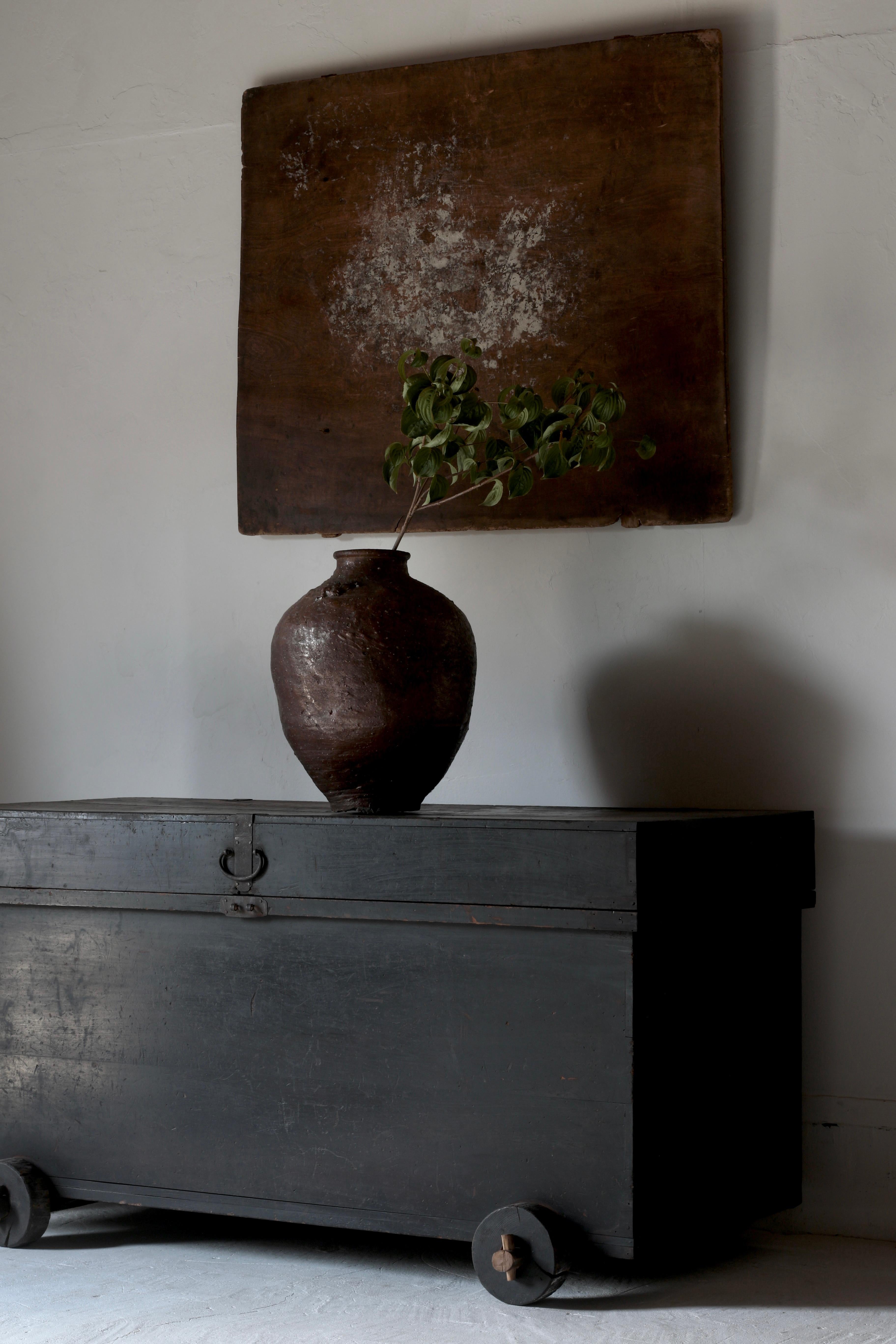 This is an old Japanese work board.

It is called 