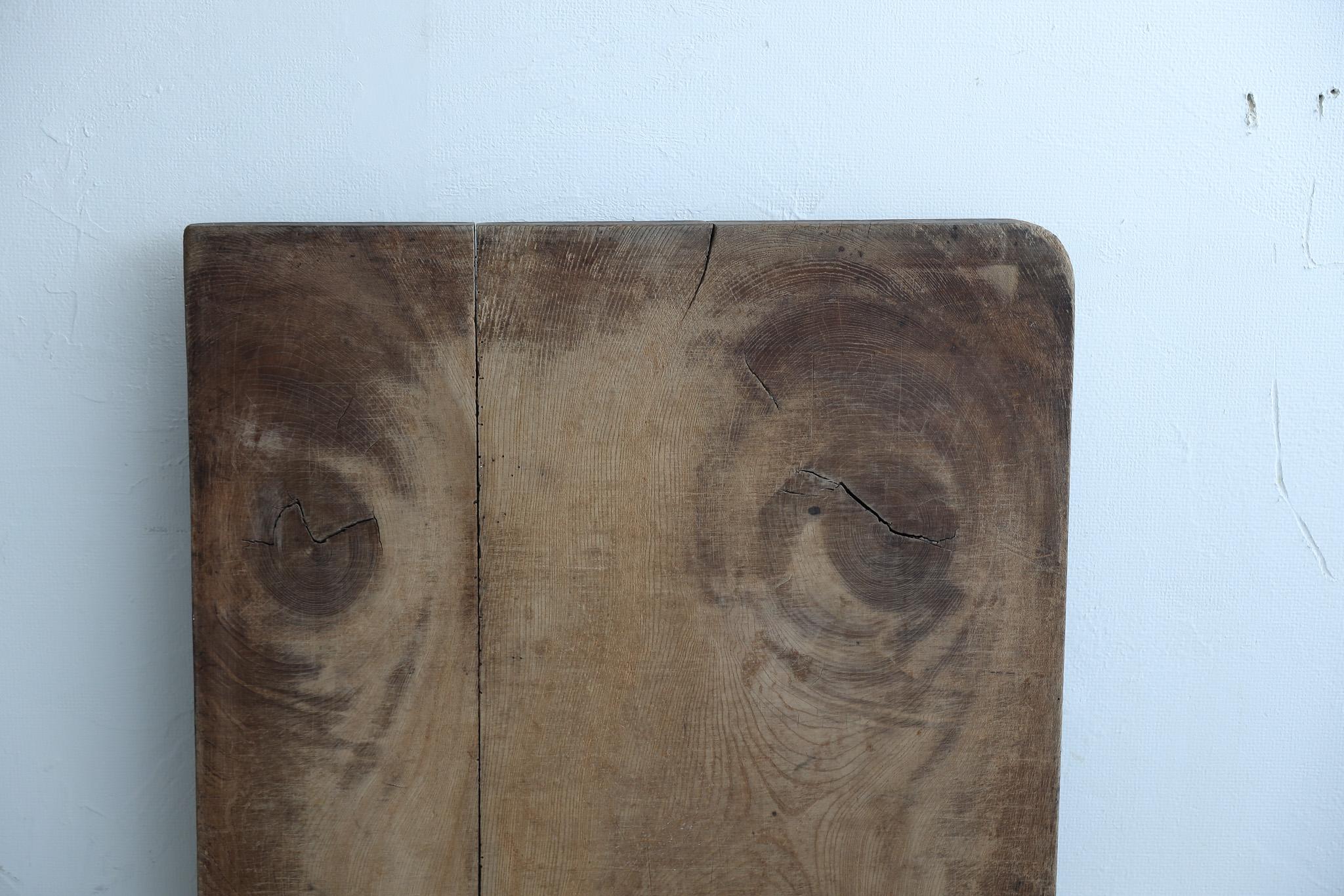 Questa tavola di legno è stata realizzata in epoca Taisho.

Veniva utilizzato come 