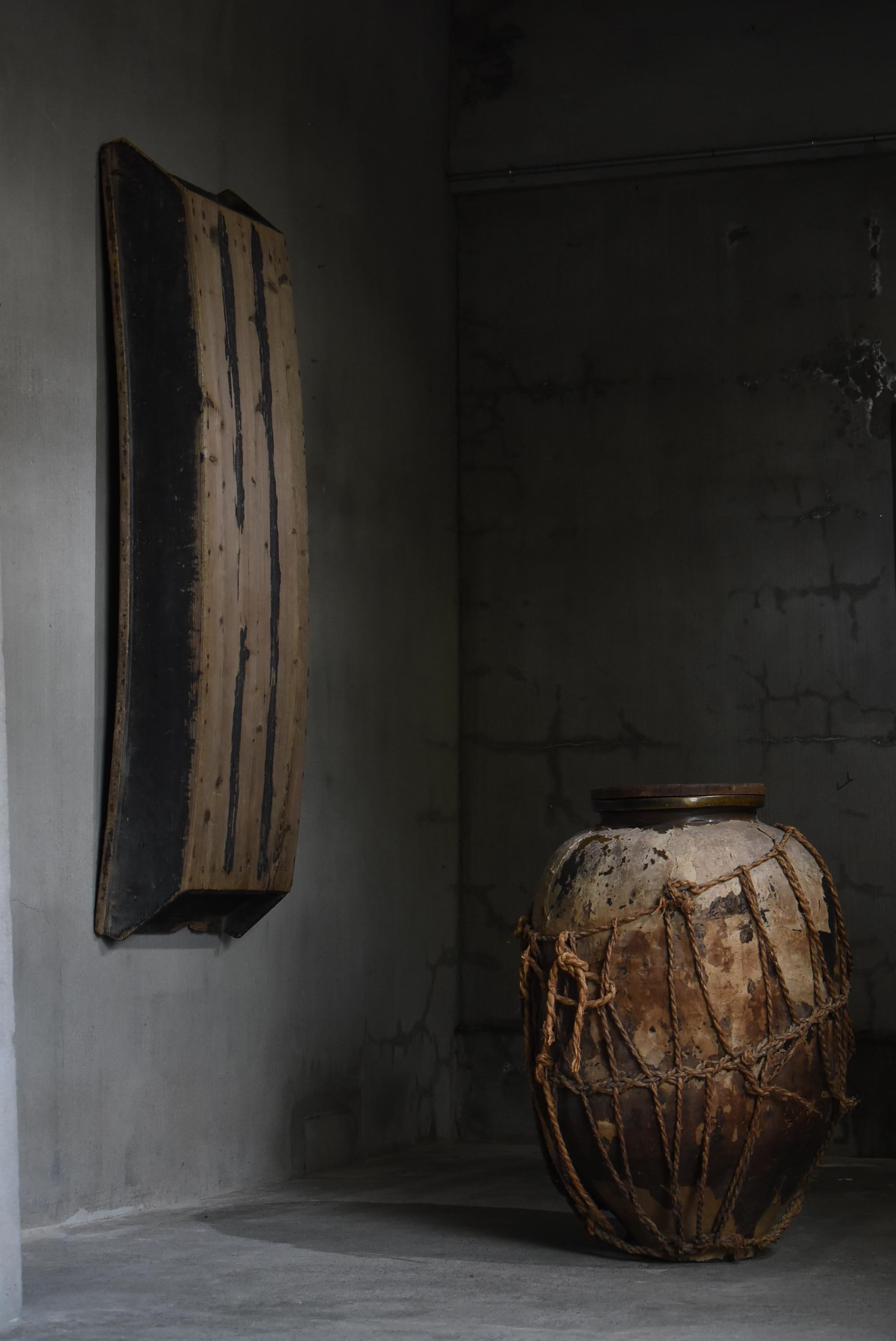 This is a very old Japanese wooden boat.
It is a piece of furniture from the Meiji period (1860s-1900s).
It is made of cedar wood.

We found it in an old house along the overseas in Tohoku region.
According to the original owner, the boat was used