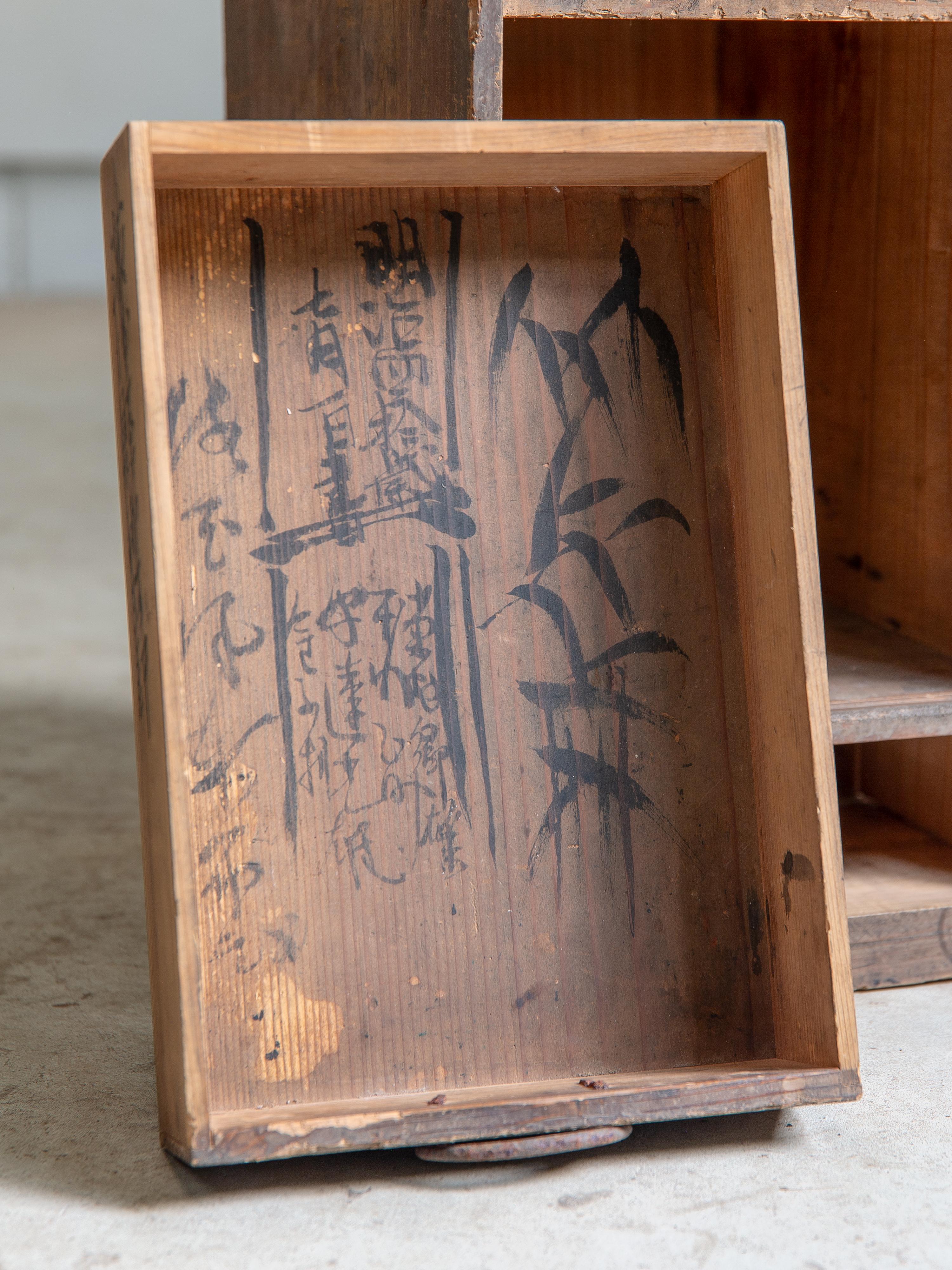 Japanese antique wooden bookcase 1898, Meiji era. wabi sabi small cabinet tansu For Sale 4