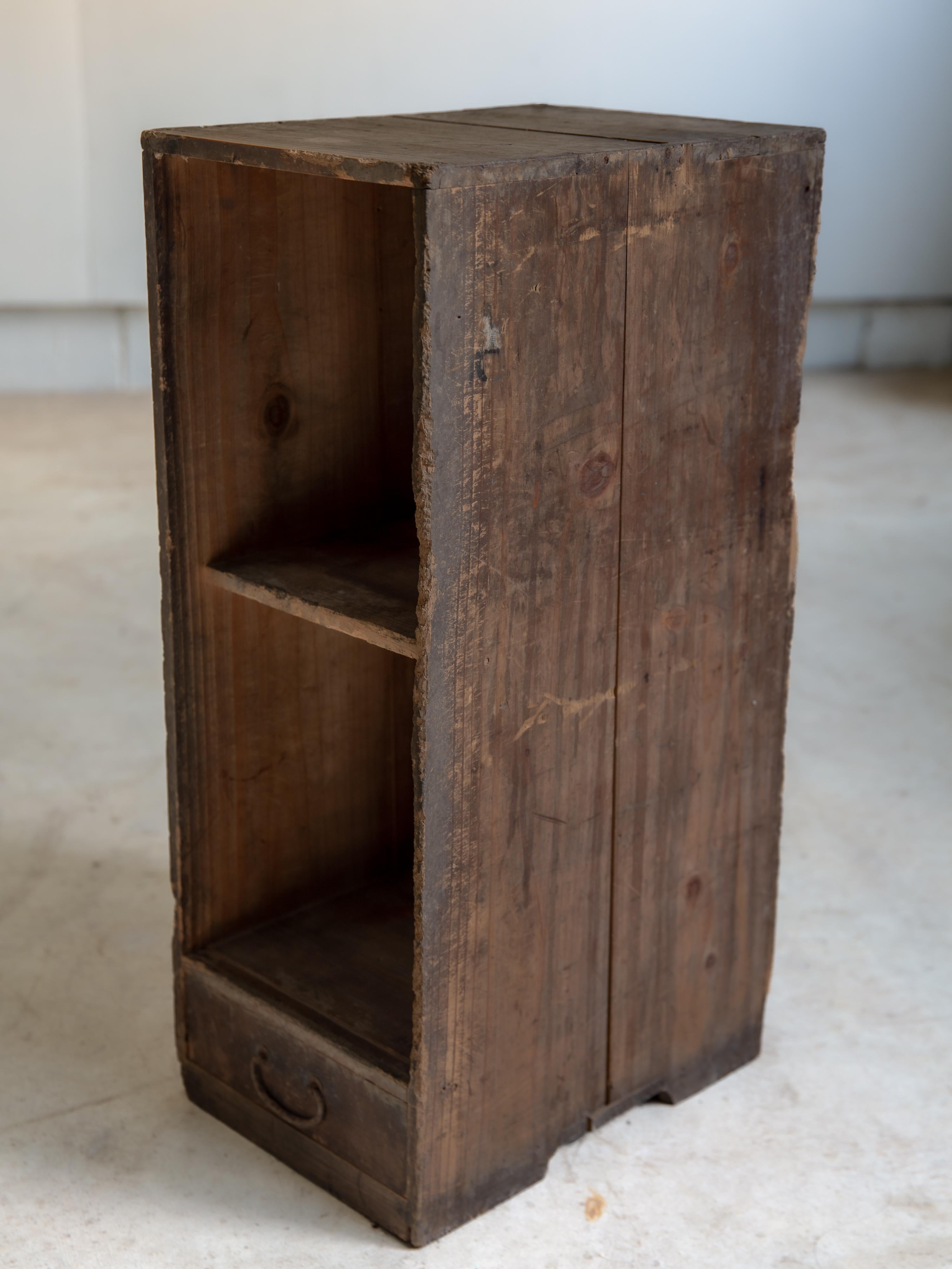 Japanese antique wooden bookcase 1898, Meiji era. wabi sabi small cabinet tansu For Sale 8