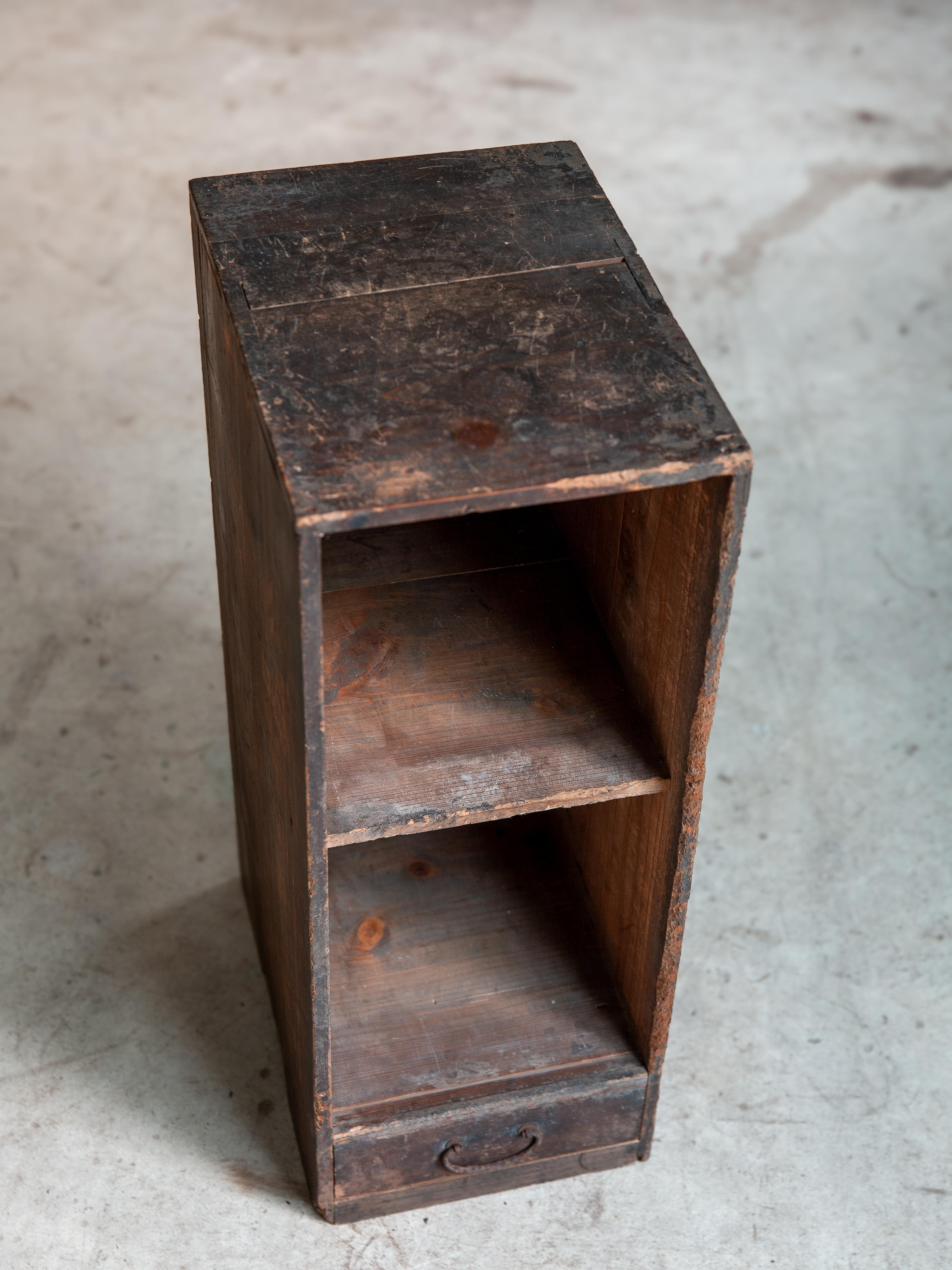 Japanese antique wooden bookcase 1898, Meiji era. wabi sabi small cabinet tansu For Sale 12