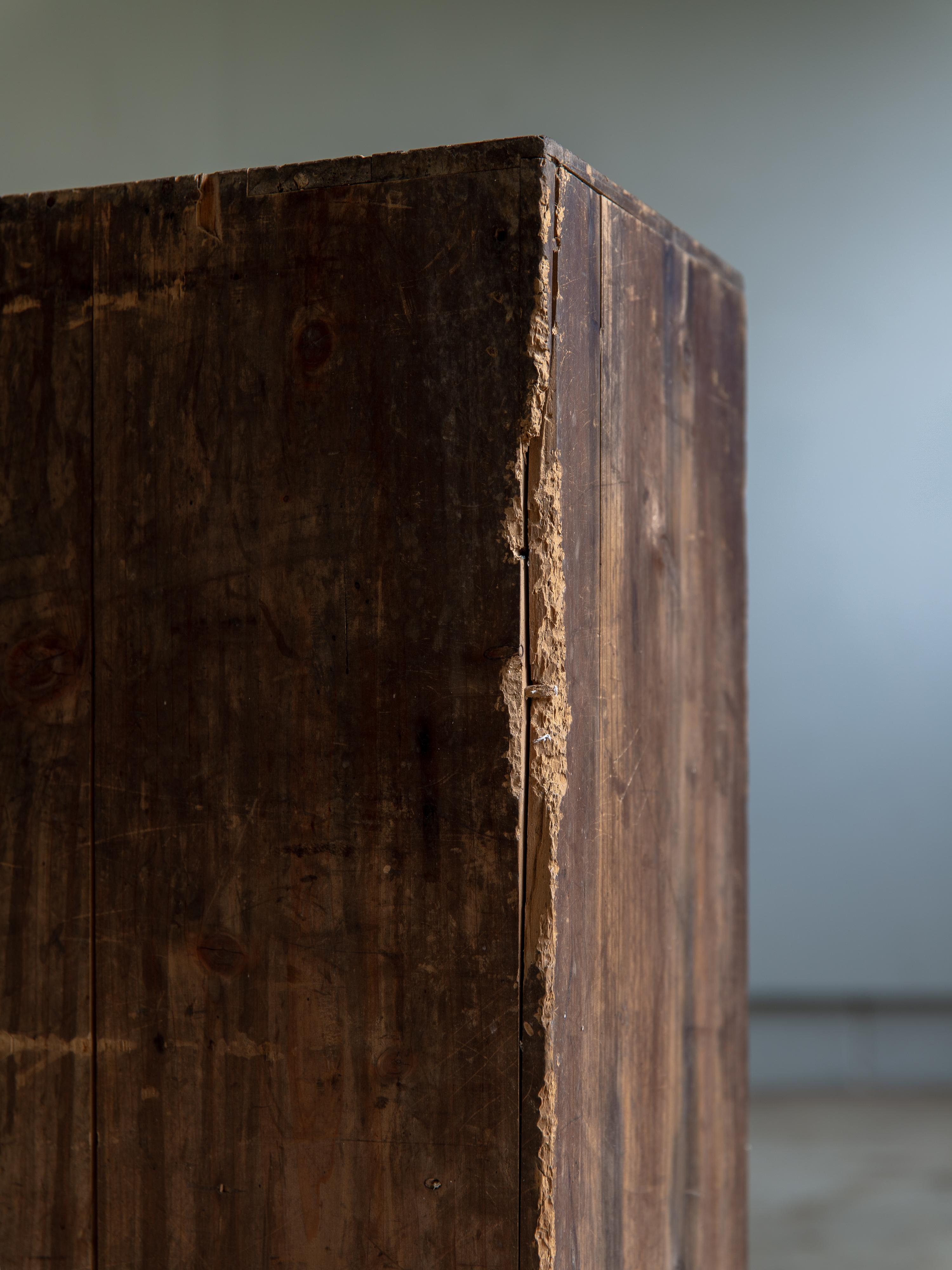 Japanese antique wooden bookcase 1898, Meiji era. wabi sabi small cabinet tansu For Sale 2