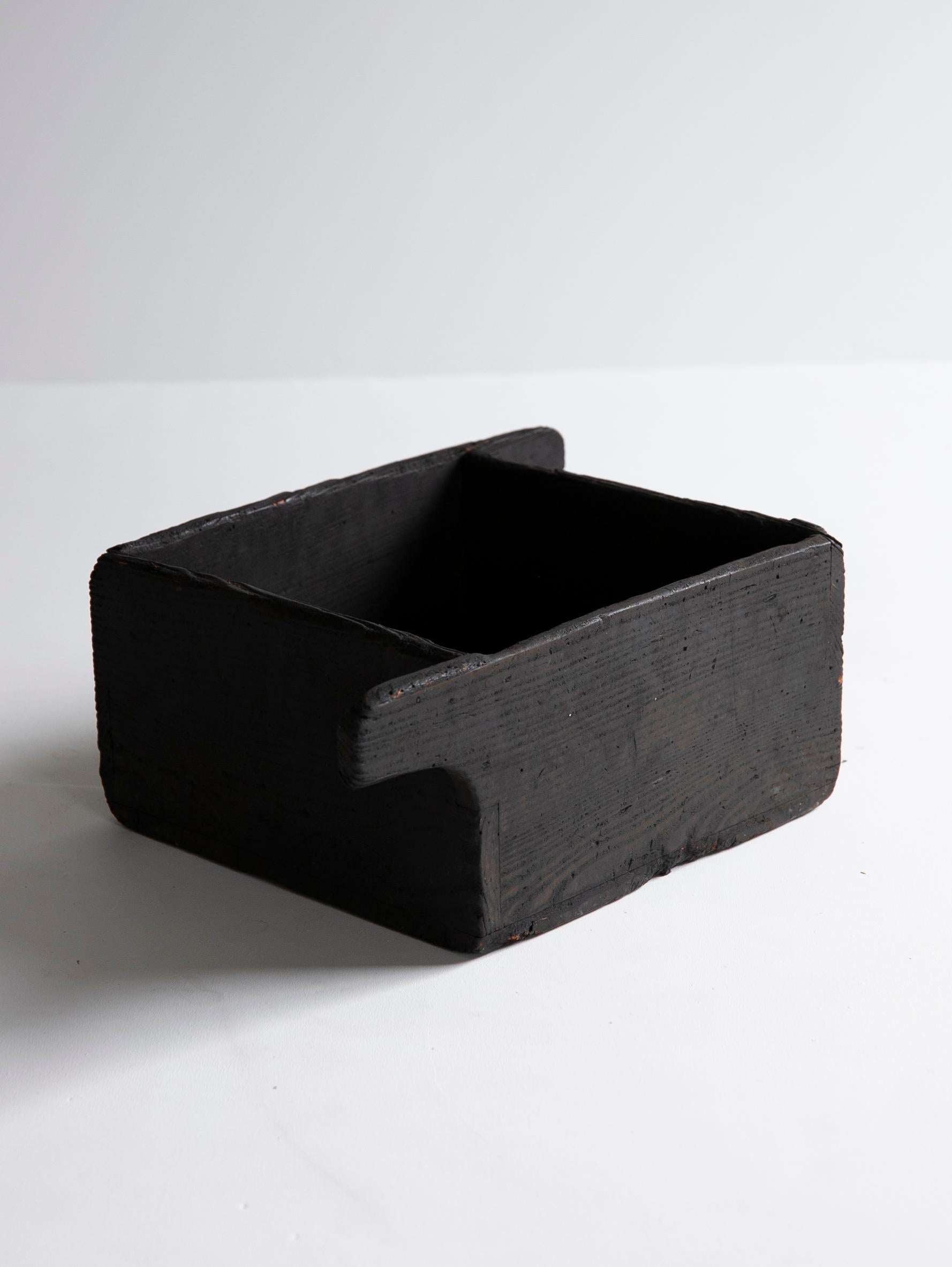 We have a uniquely Japanese aesthetic.
And our Japanese sourcing channels and our experience allow us to introduce unique items that no one else can imitate.

This is an old Japanese wooden box.
It was made between the end of the Edo period and