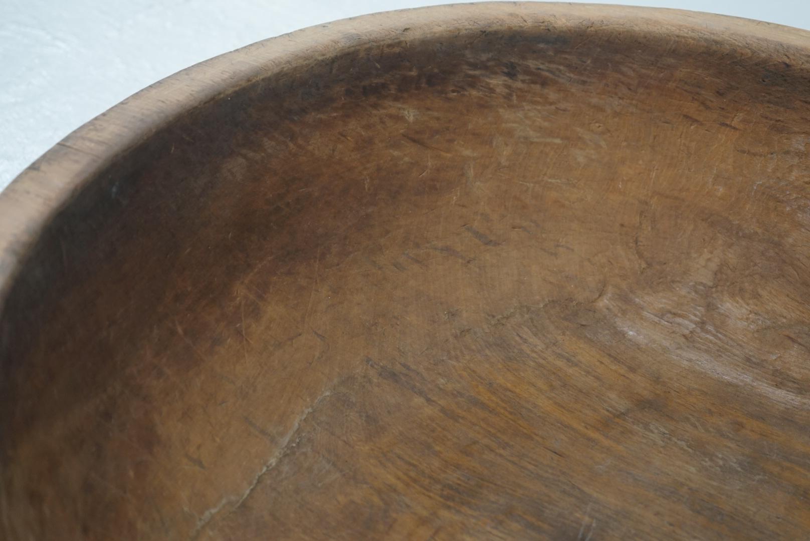 Japanese Antique Wooden Bowl 1910s-1940s Primitive Wabi-Sabi In Good Condition For Sale In Chiba, Chiba